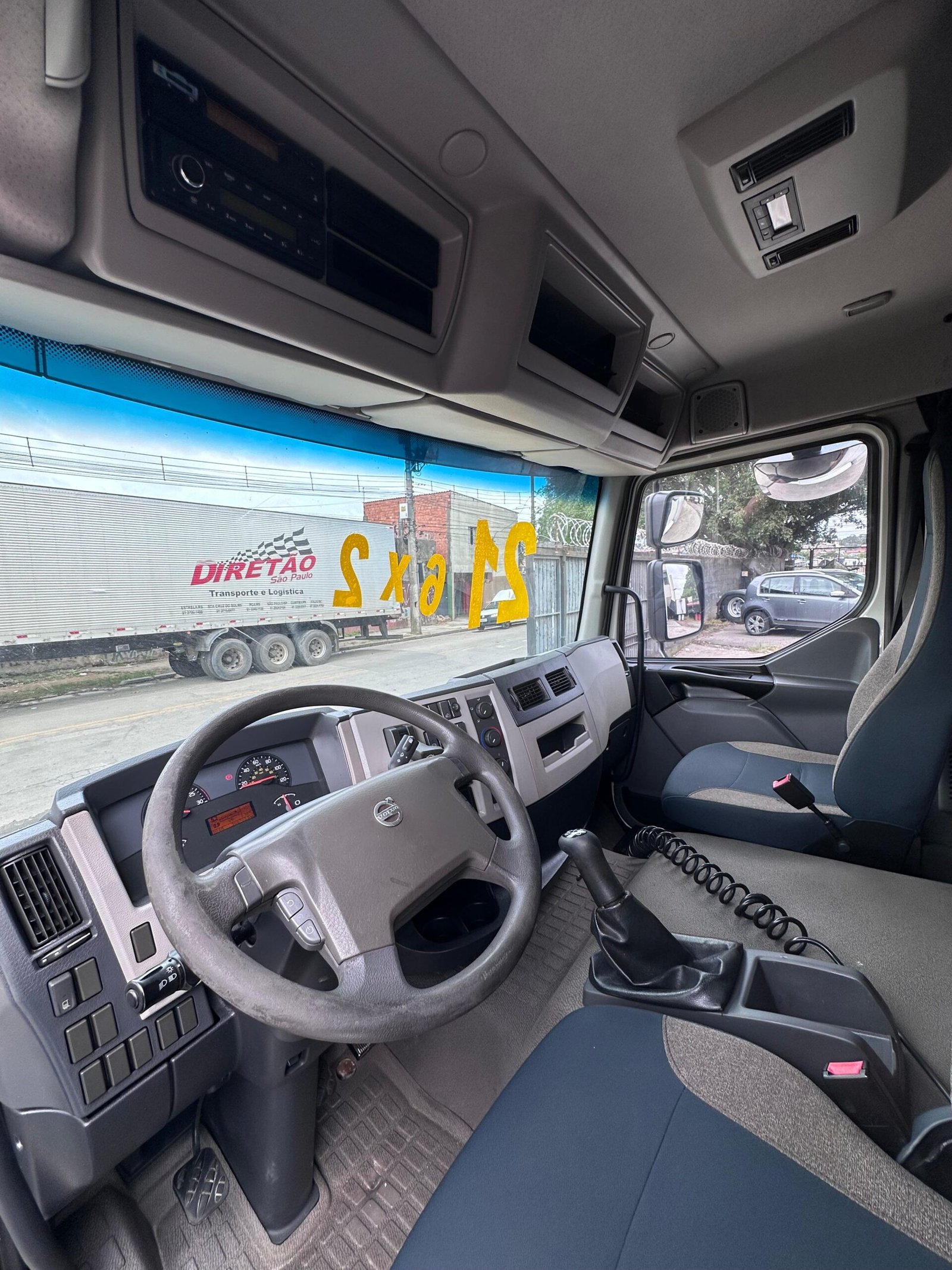 Volvo Vm 270 6×2 2021 Baú De 8.5m / Baixo Km / Manual
