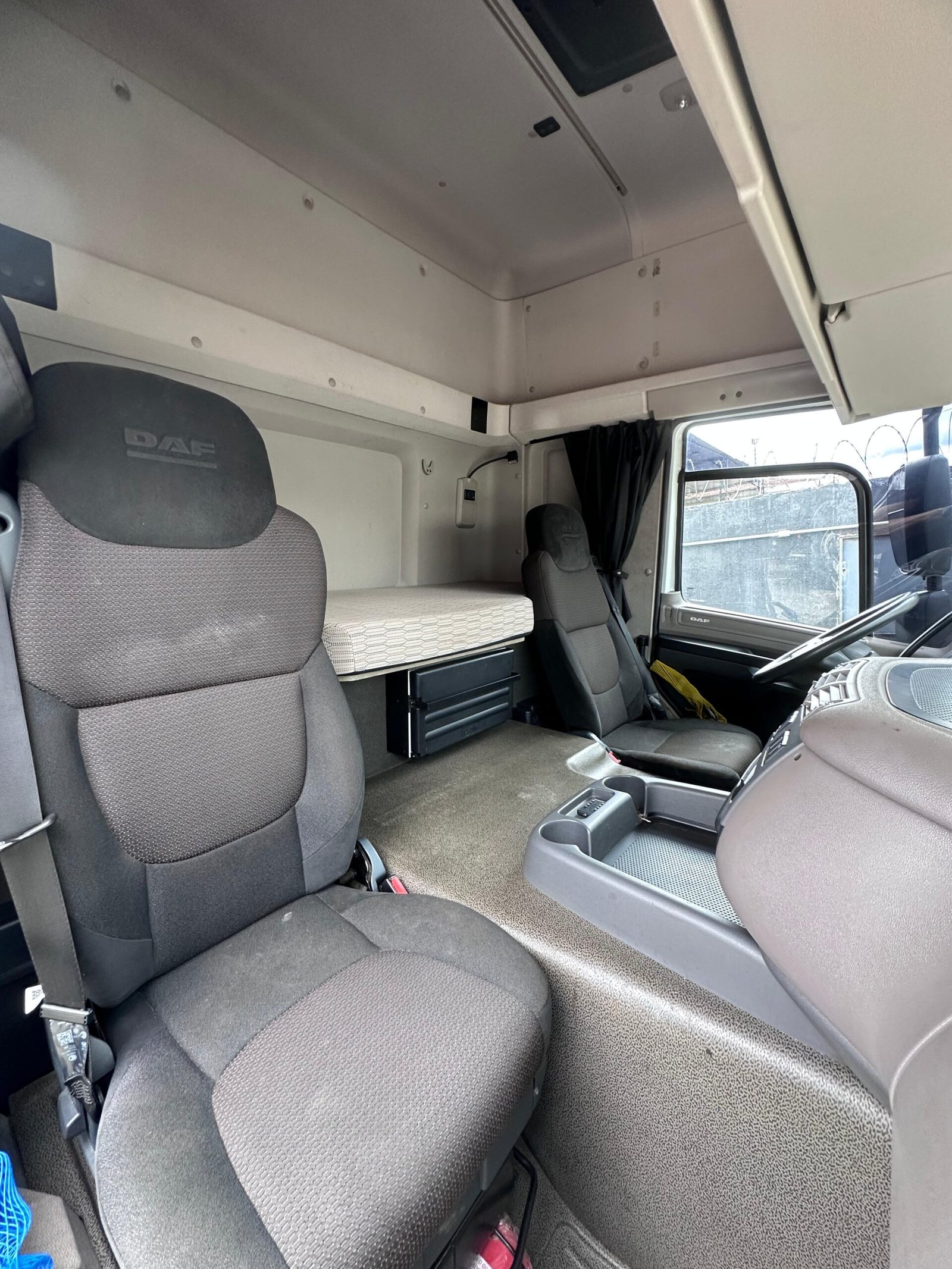 Daf Cf 310 6×2 2024 Carroceria C/ Pino Lock E Geladeira