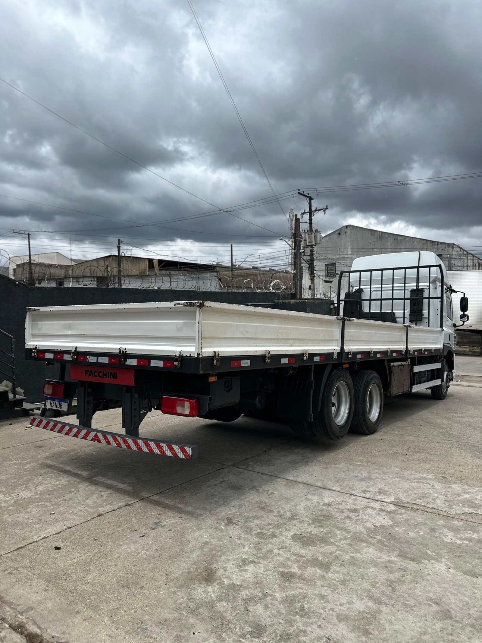 Daf Cf 310 6×2 2024 Carroceria C/ Pino Lock E Geladeira