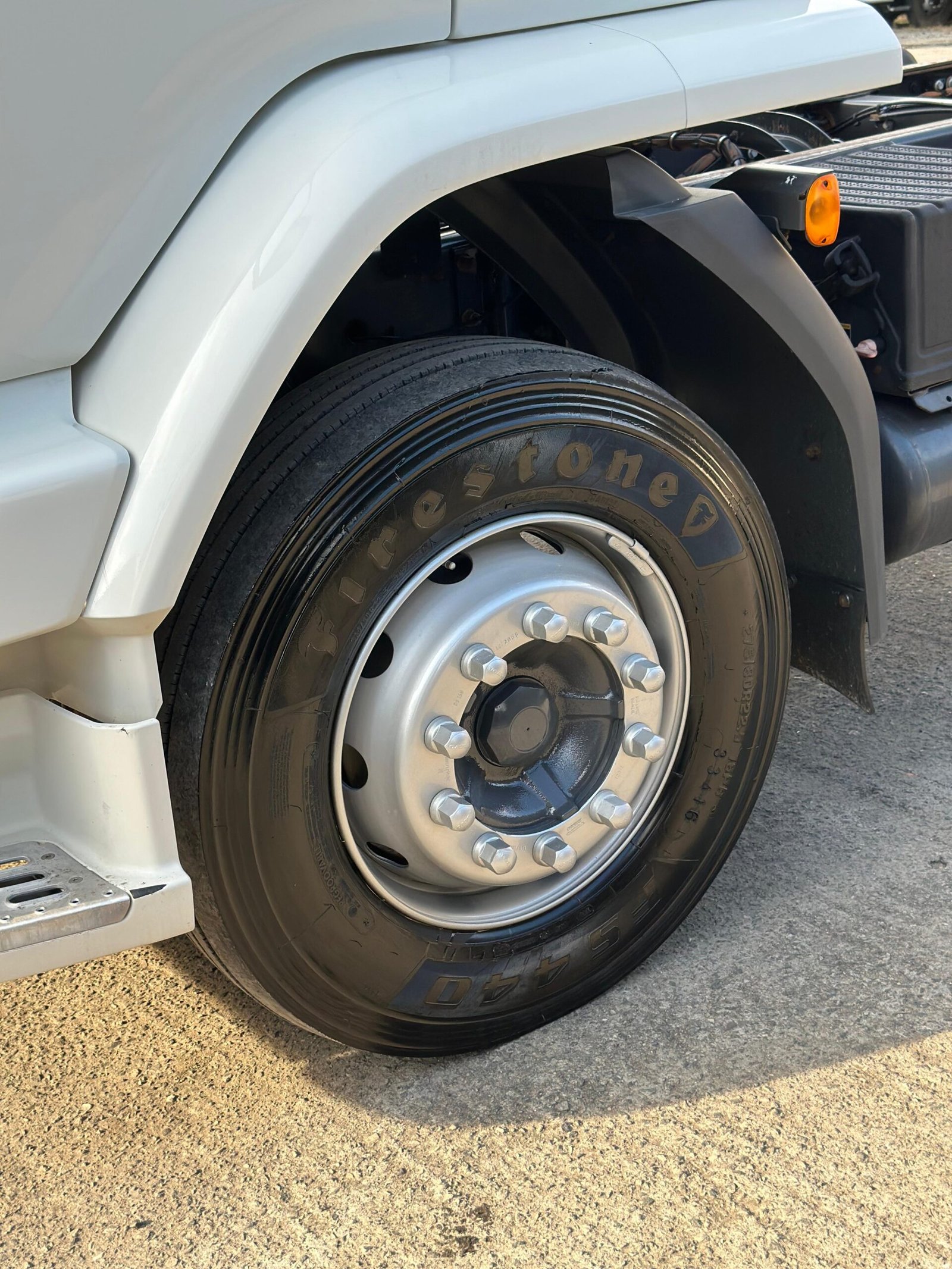 Volvo Vm 270 6×2 2021 Baú De 8.5m / Baixo Km / Manual