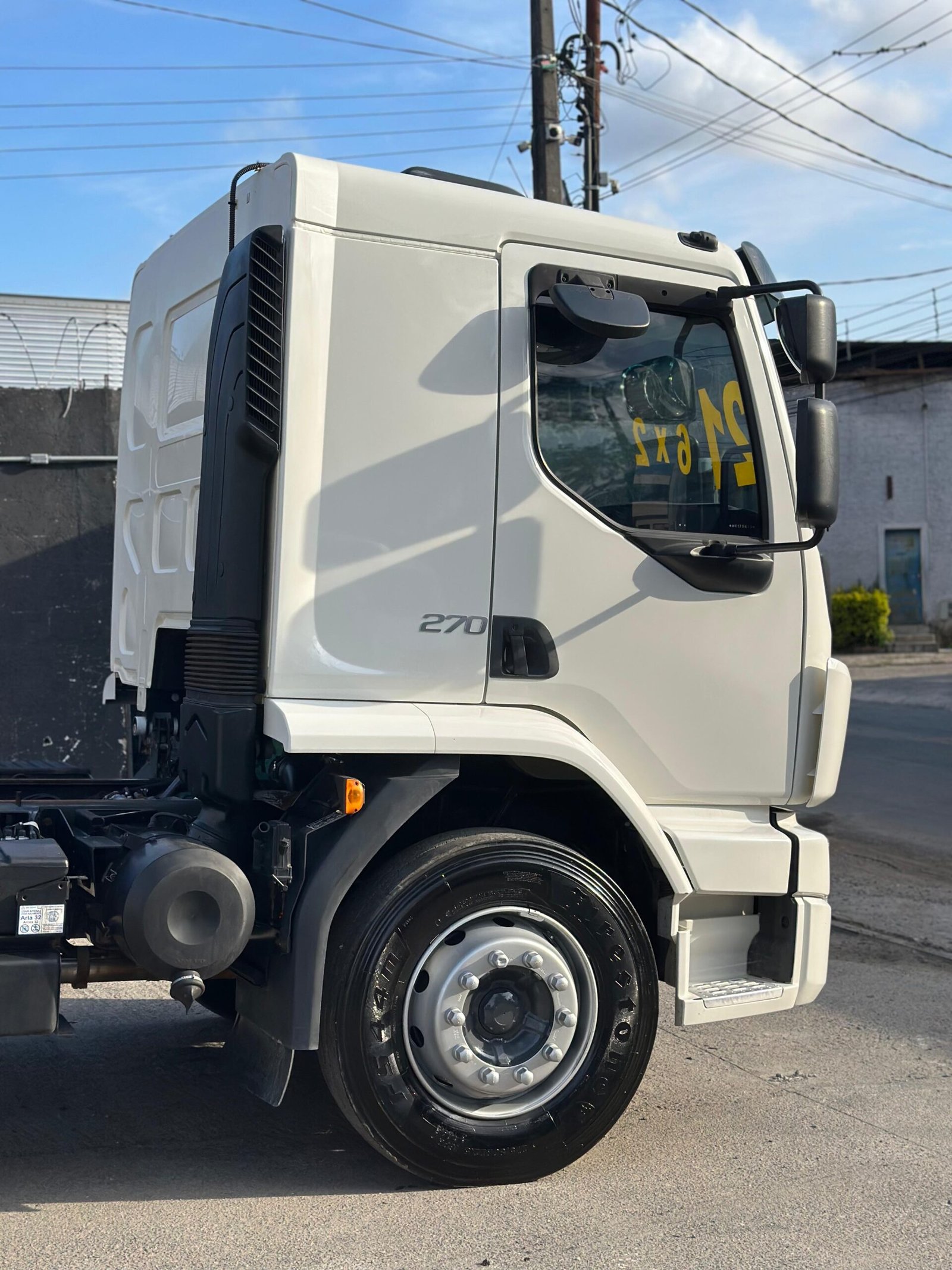 Volvo Vm 270 6×2 2021 Baú De 8.5m / Baixo Km / Manual