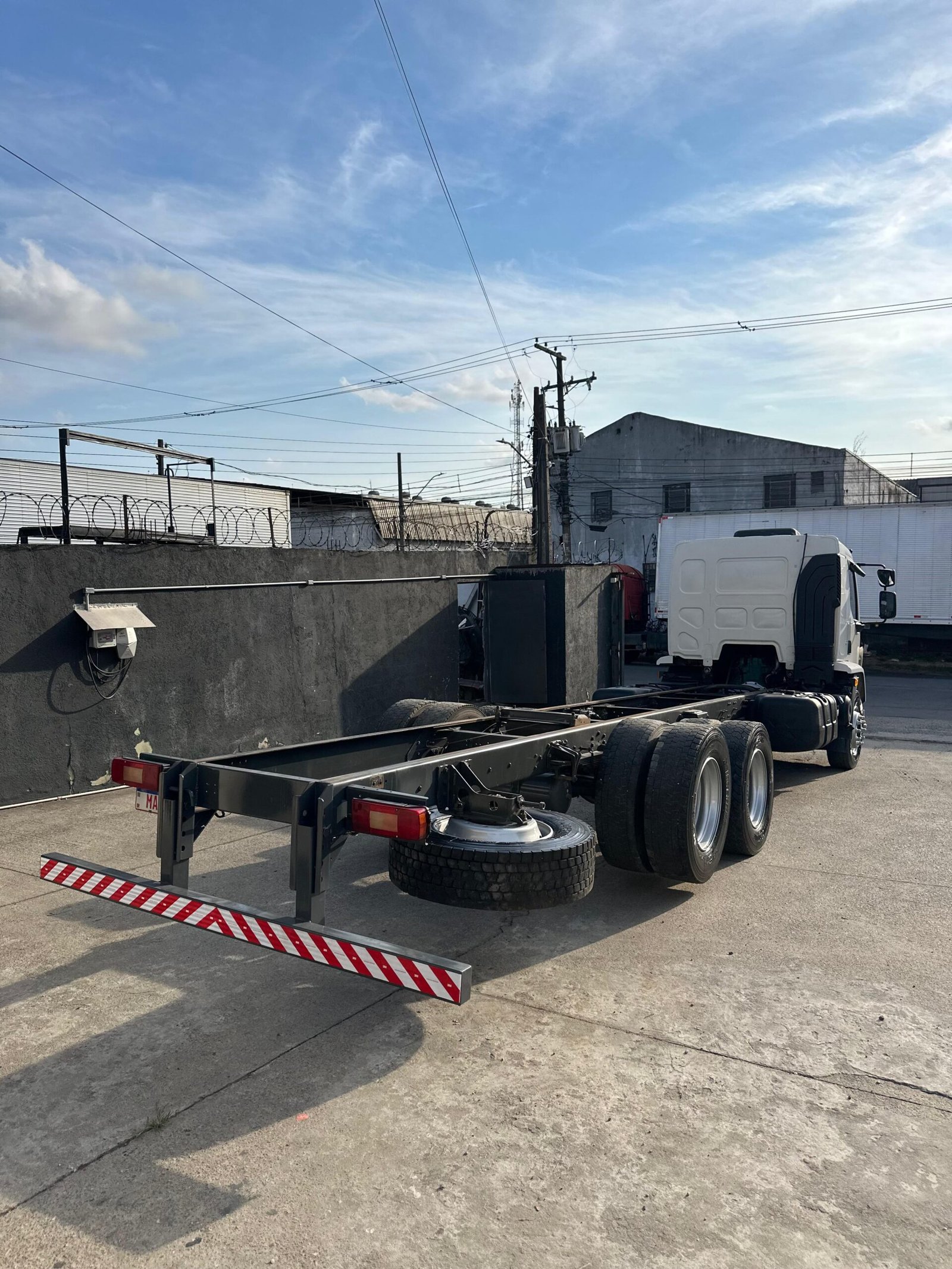 Volvo Vm 270 6×2 2021 Baú De 8.5m / Baixo Km / Manual