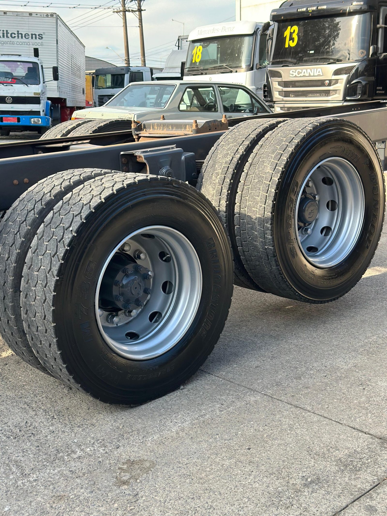 Volvo Vm 270 6×2 2021 Baú De 8.5m / Baixo Km / Manual