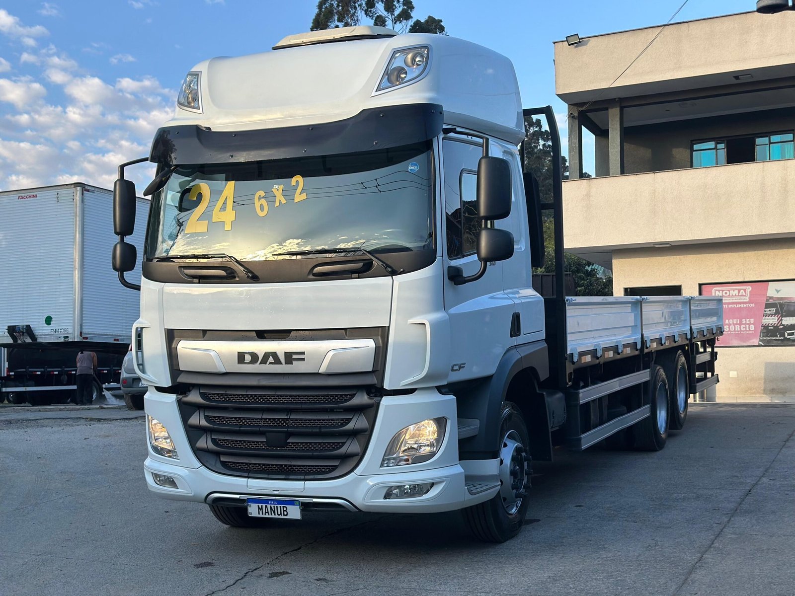 Daf Cf 310 6×2 2024 Carroceria C/ Pino Lock E Geladeira
