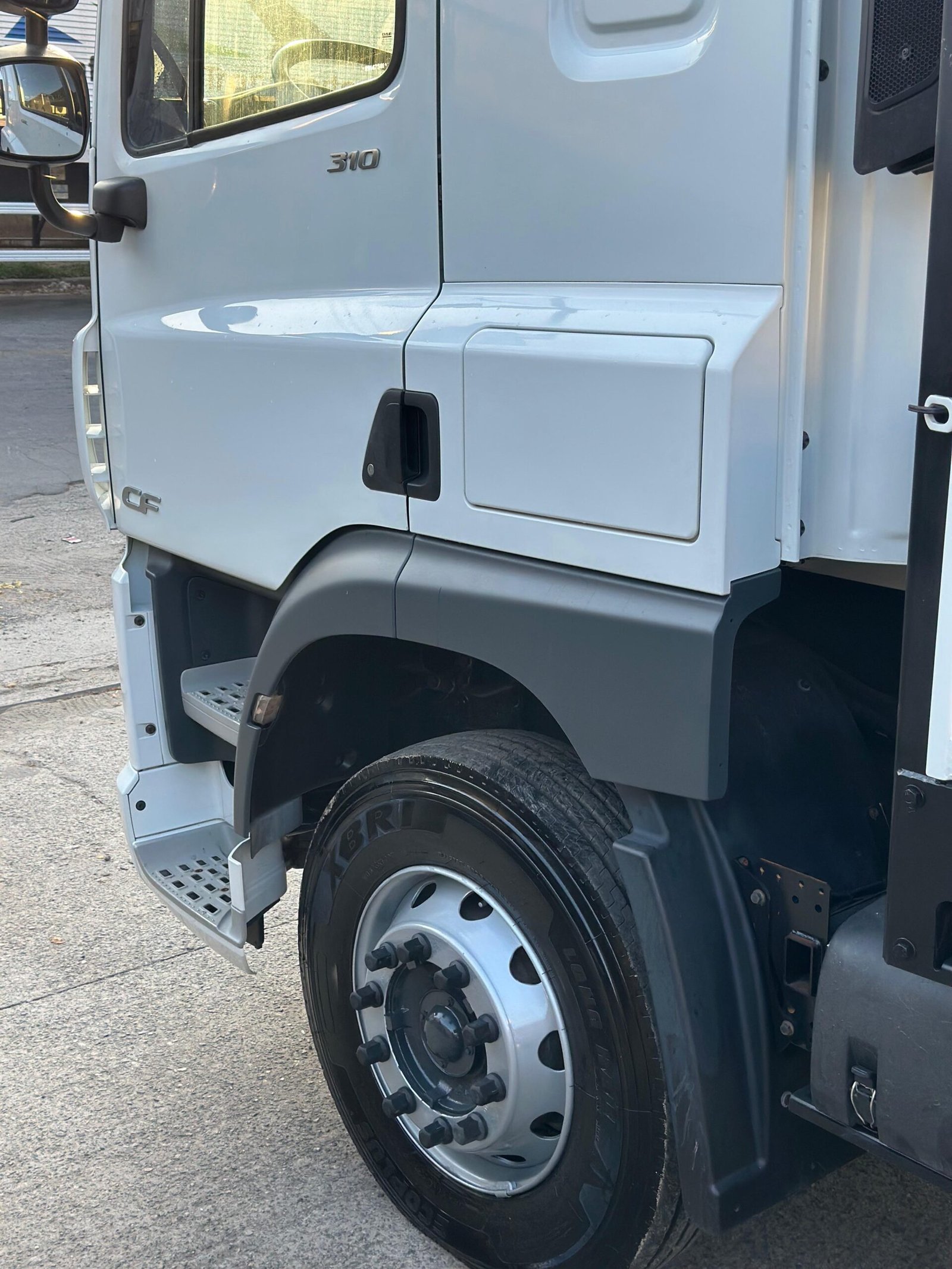 Daf Cf 310 6×2 2024 Carroceria C/ Pino Lock E Geladeira