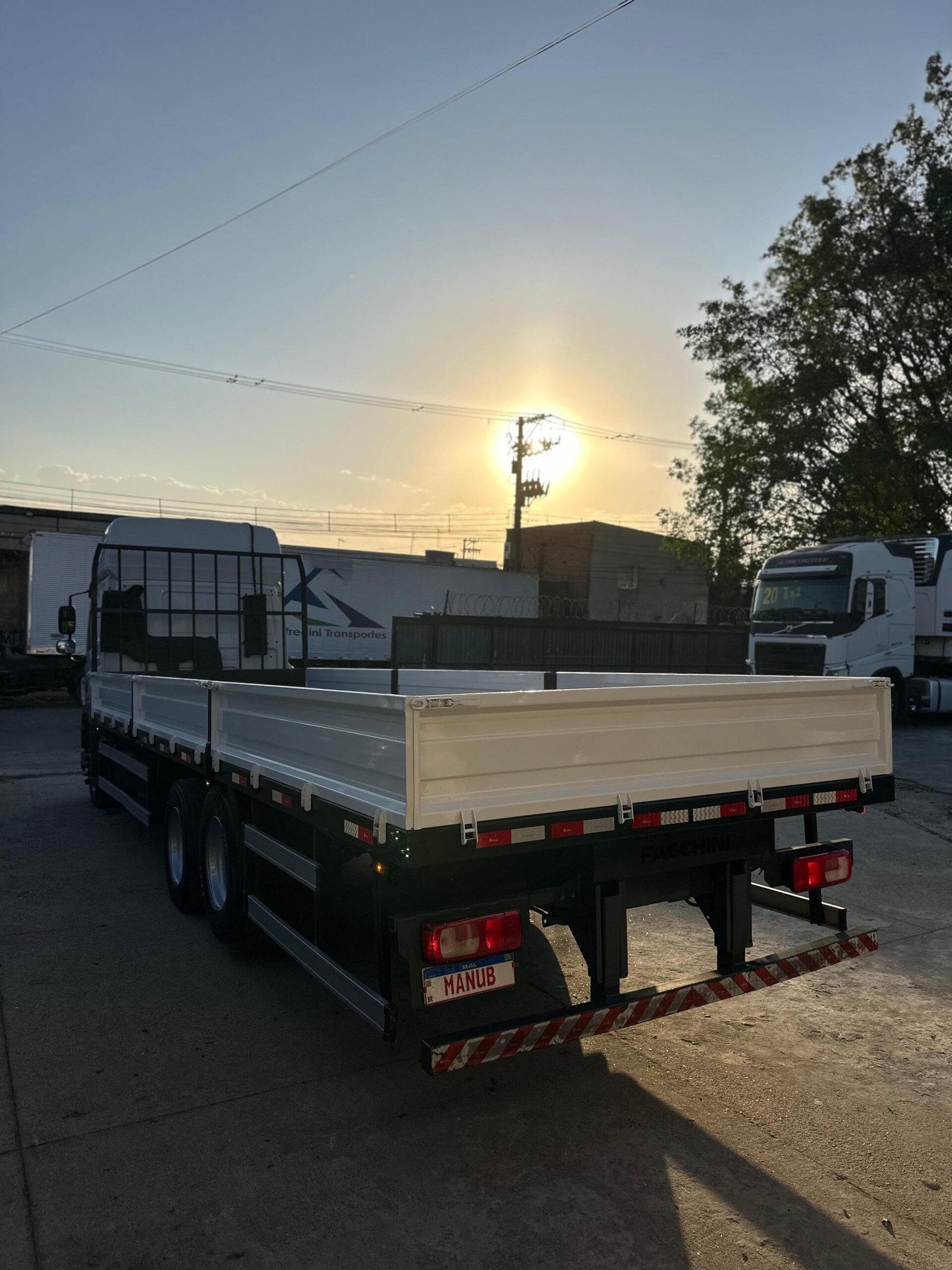 Daf Cf 310 6×2 2024 Carroceria C/ Pino Lock E Geladeira