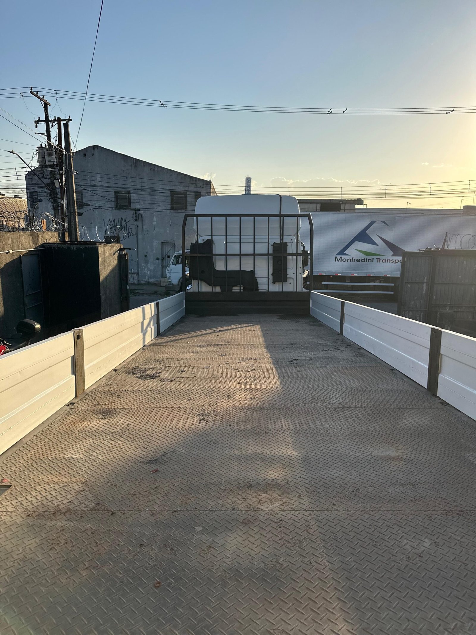 Daf Cf 310 6×2 2024 Carroceria C/ Pino Lock E Geladeira