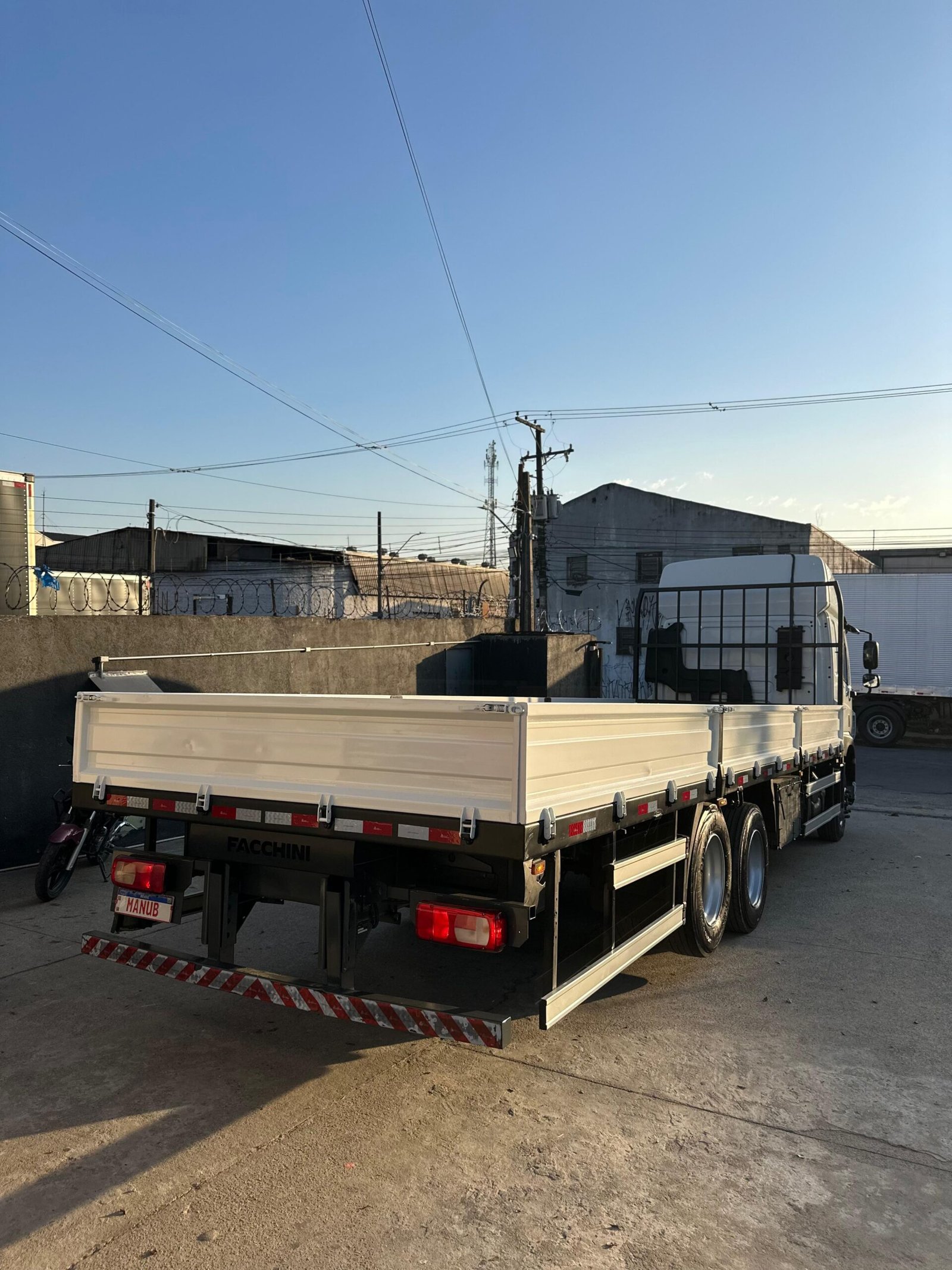 Daf Cf 310 6×2 2024 Carroceria C/ Pino Lock E Geladeira