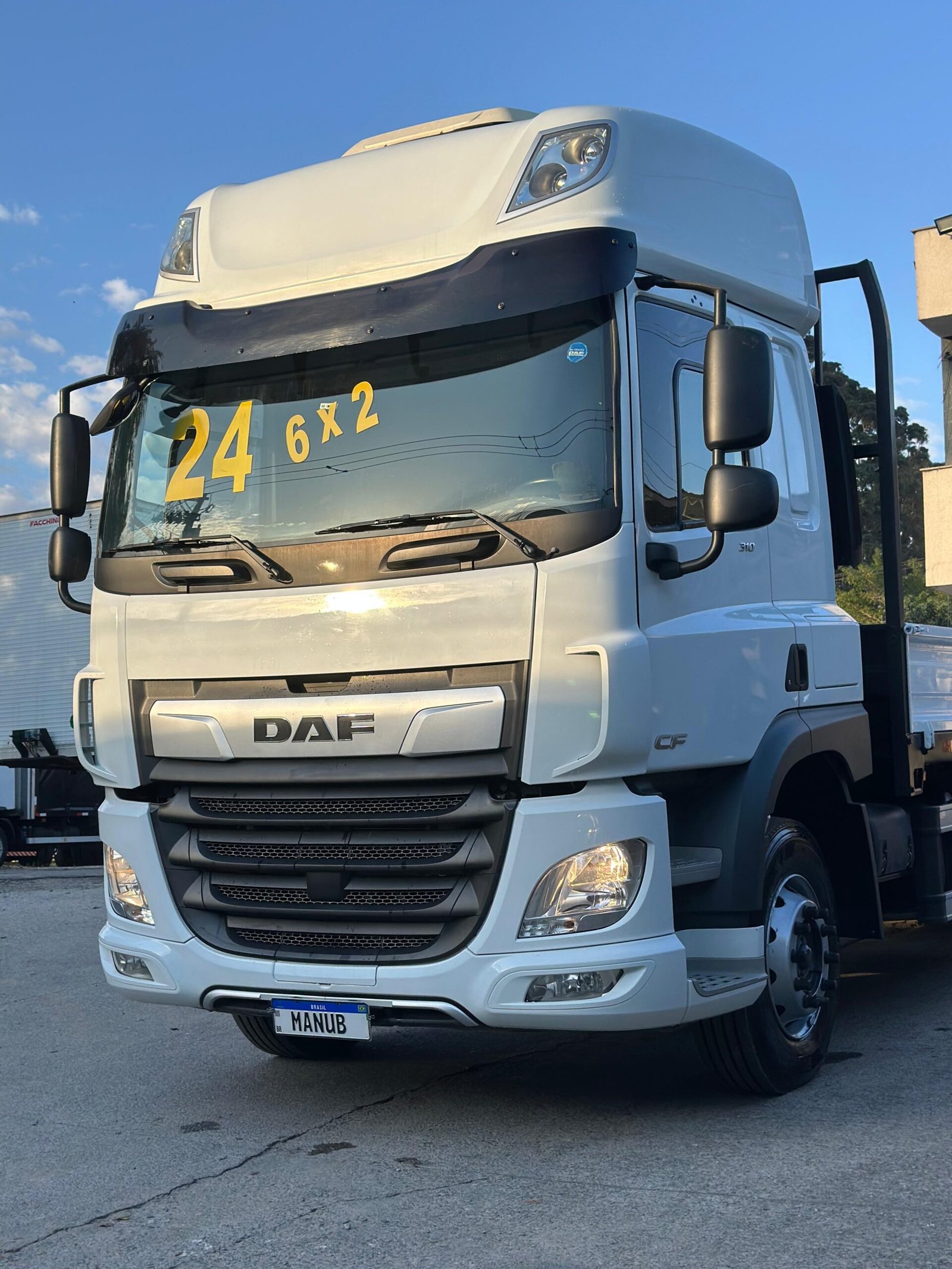 Daf Cf 310 6×2 2024 Carroceria C/ Pino Lock E Geladeira
