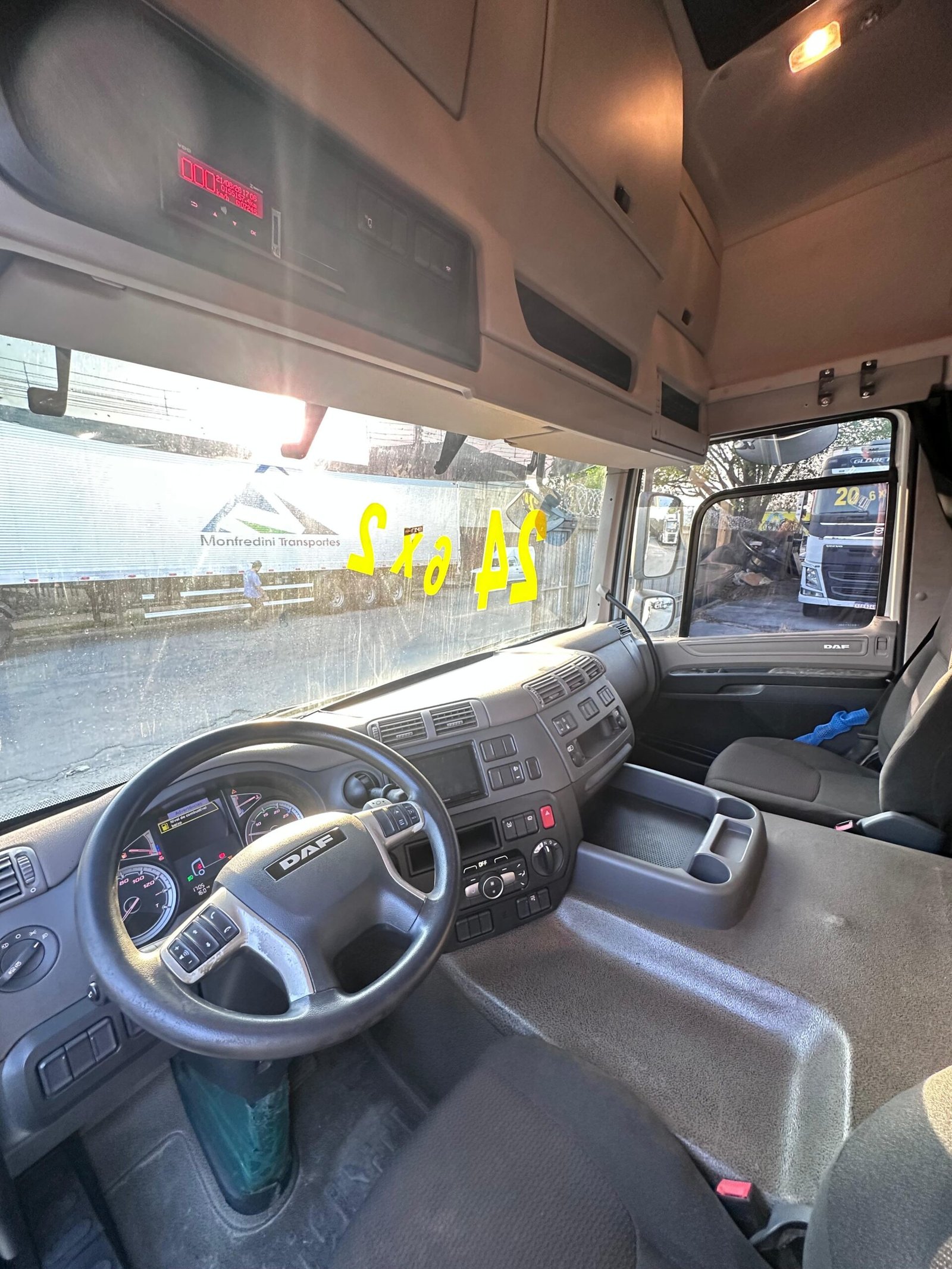 Daf Cf 310 6×2 2024 Carroceria C/ Pino Lock E Geladeira