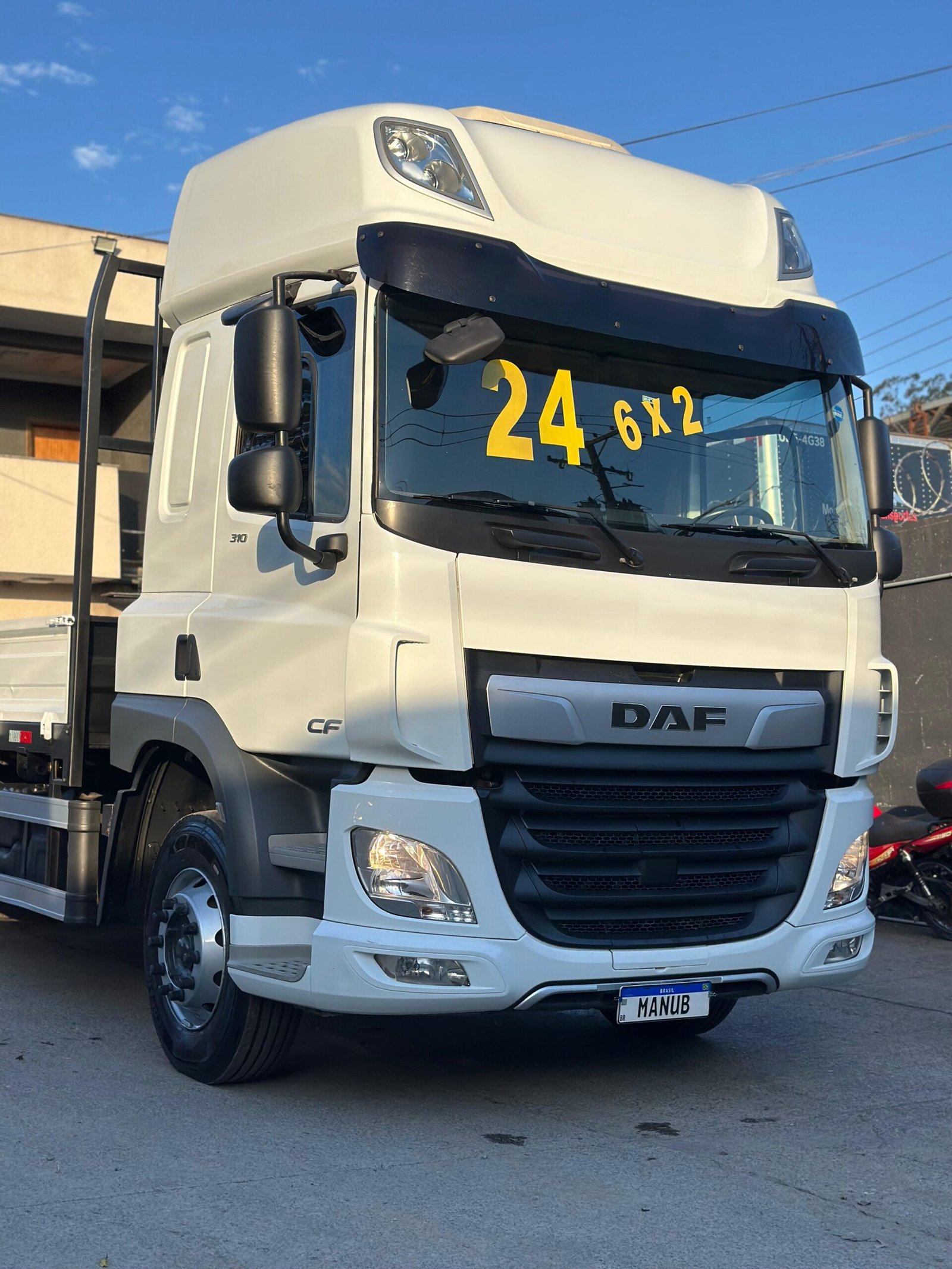 Daf Cf 310 6×2 2024 Carroceria C/ Pino Lock E Geladeira