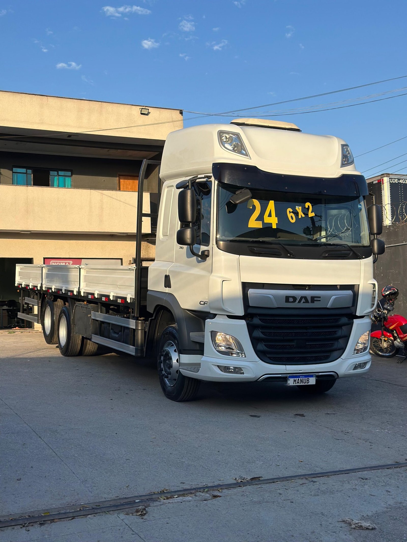 Daf Cf 310 6×2 2024 Carroceria C/ Pino Lock E Geladeira