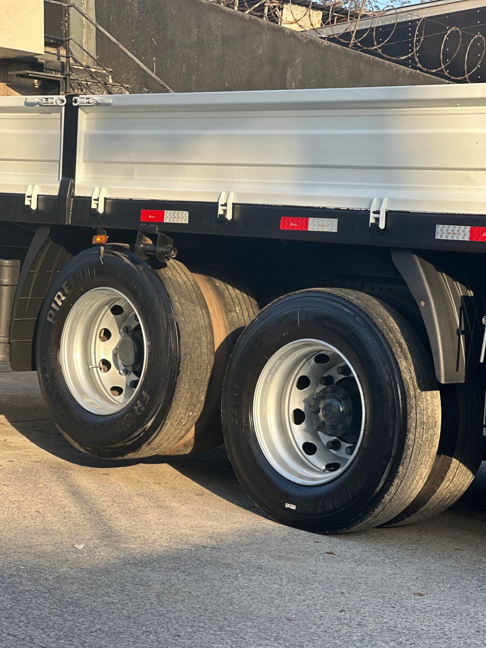 Daf Cf 310 6×2 2024 Carroceria C/ Pino Lock E Geladeira