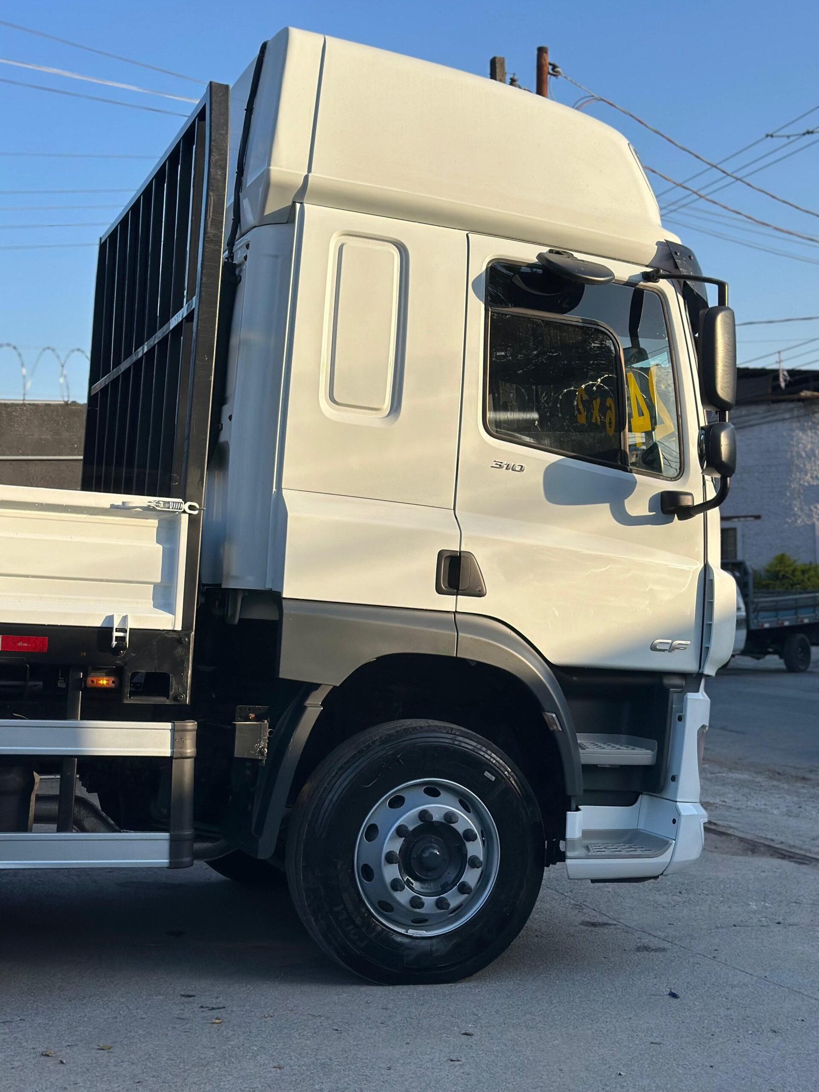Daf Cf 310 6×2 2024 Carroceria C/ Pino Lock E Geladeira