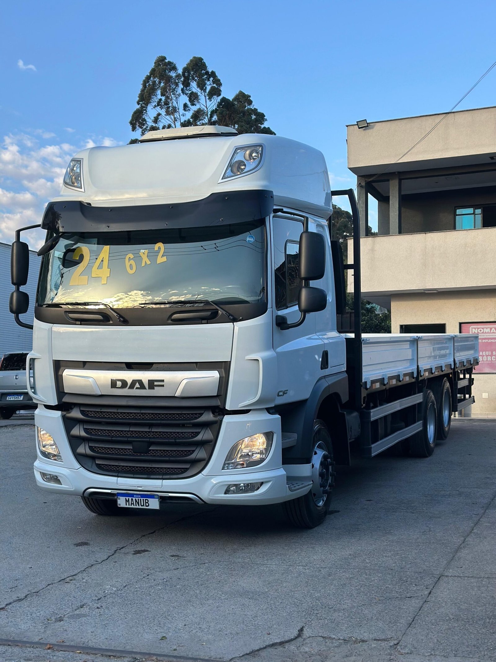 Daf Cf 310 6×2 2024 Carroceria C/ Pino Lock E Geladeira