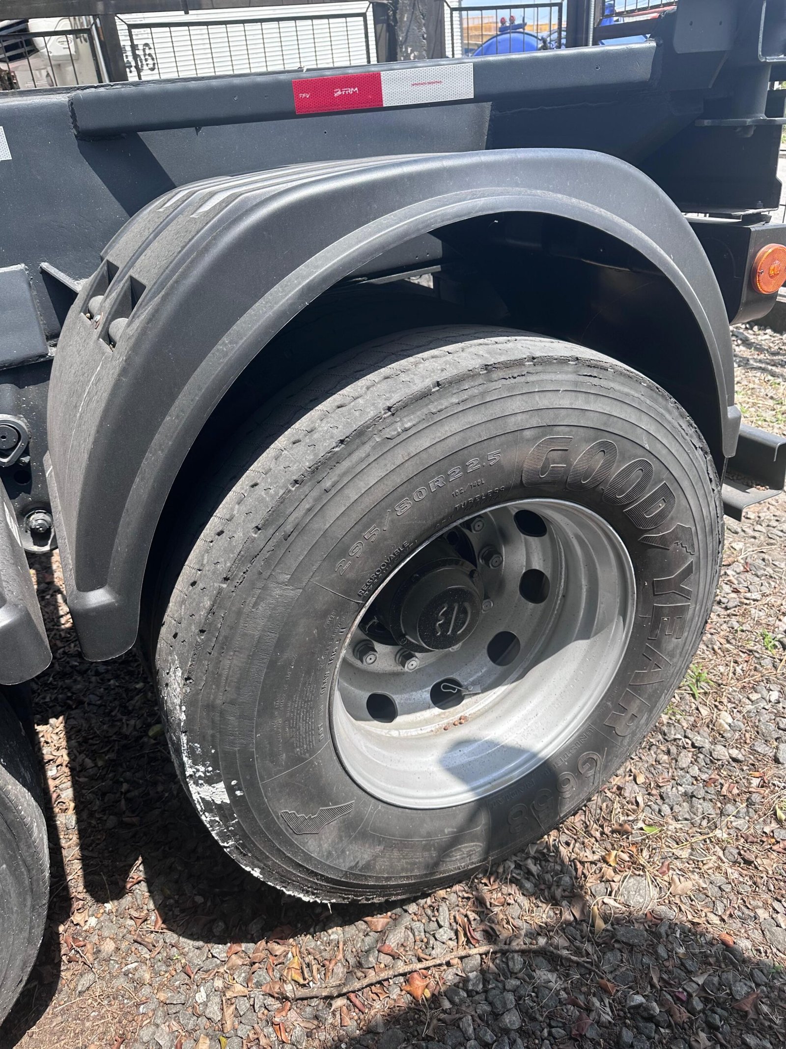 Bug Porta Container Rodotec 20 Pés 3 Eixos 2005