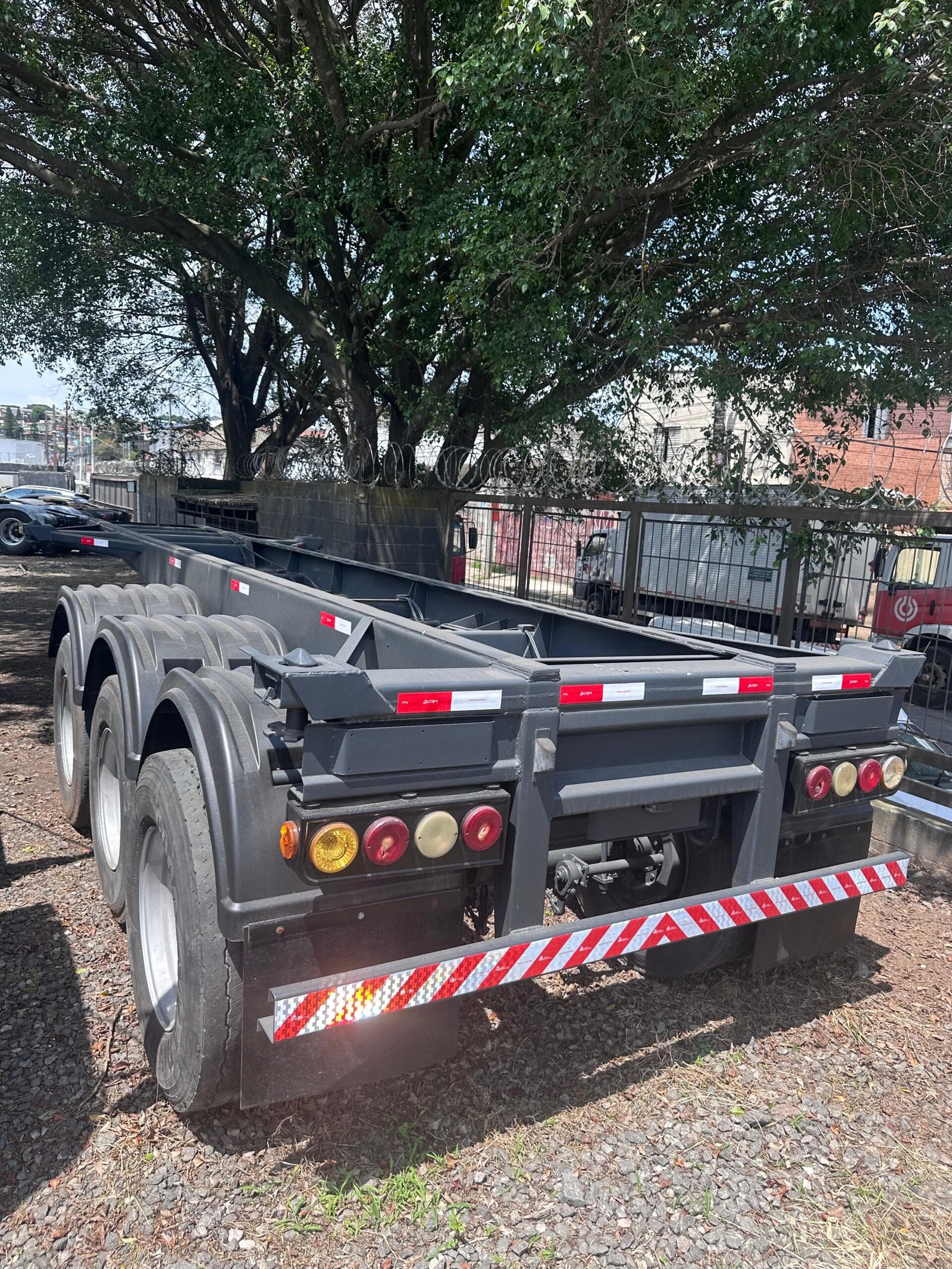 Bug Porta Container Rodotec 20 Pés 3 Eixos 2005