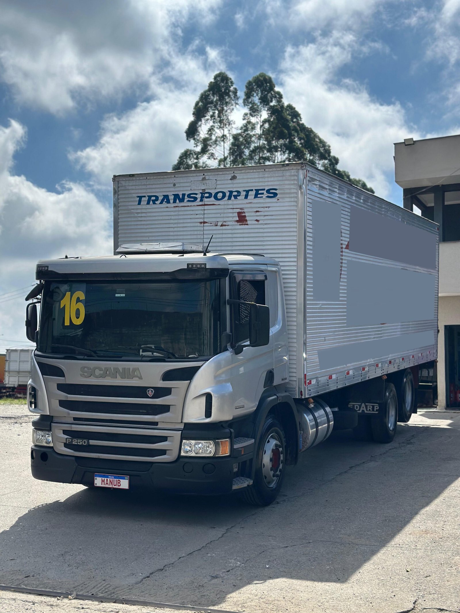 Scania P 250 6×2 2016 Automático / Baixo Km