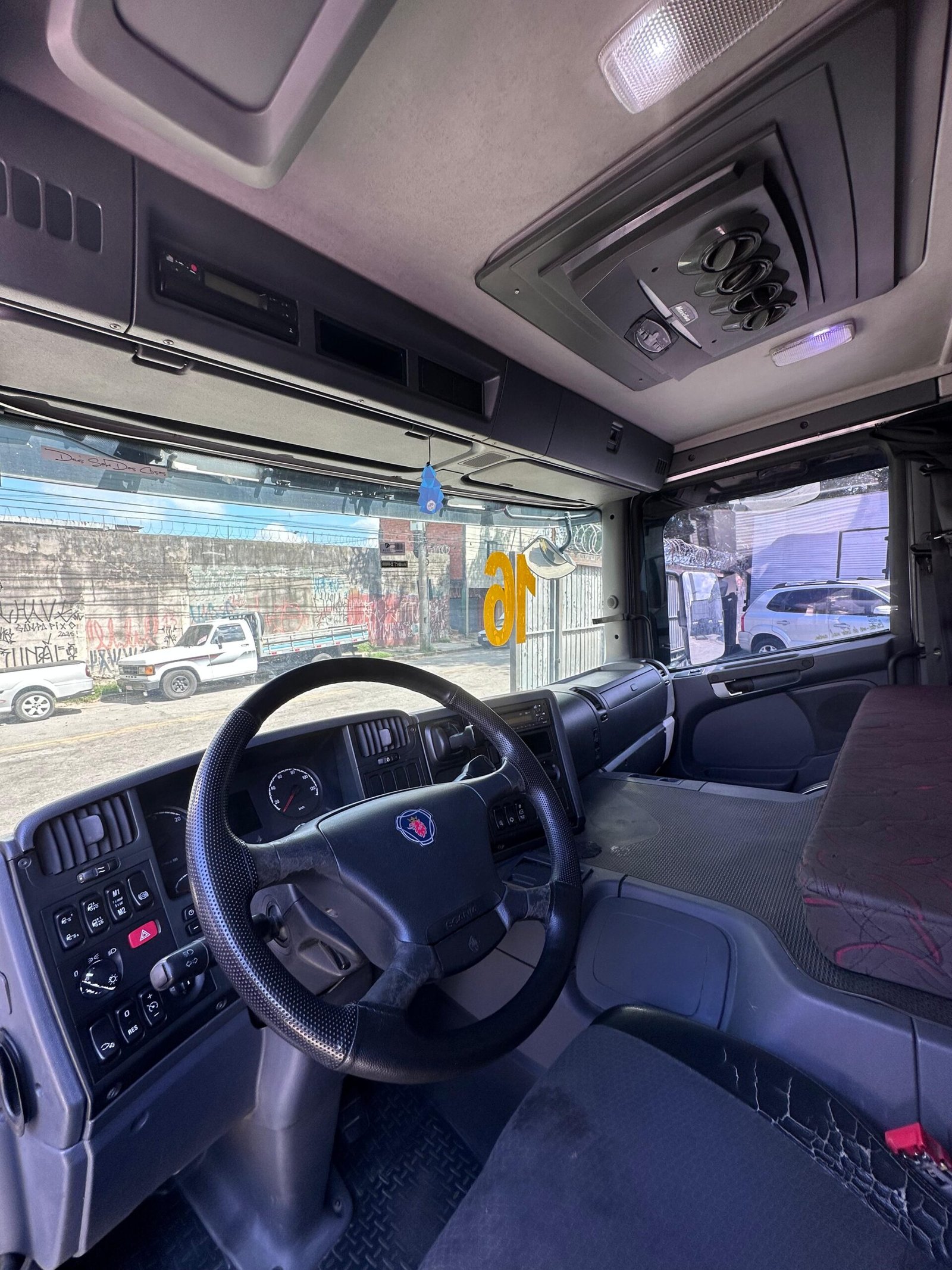 Scania P 250 6×2 2016 Automático / Baixo Km