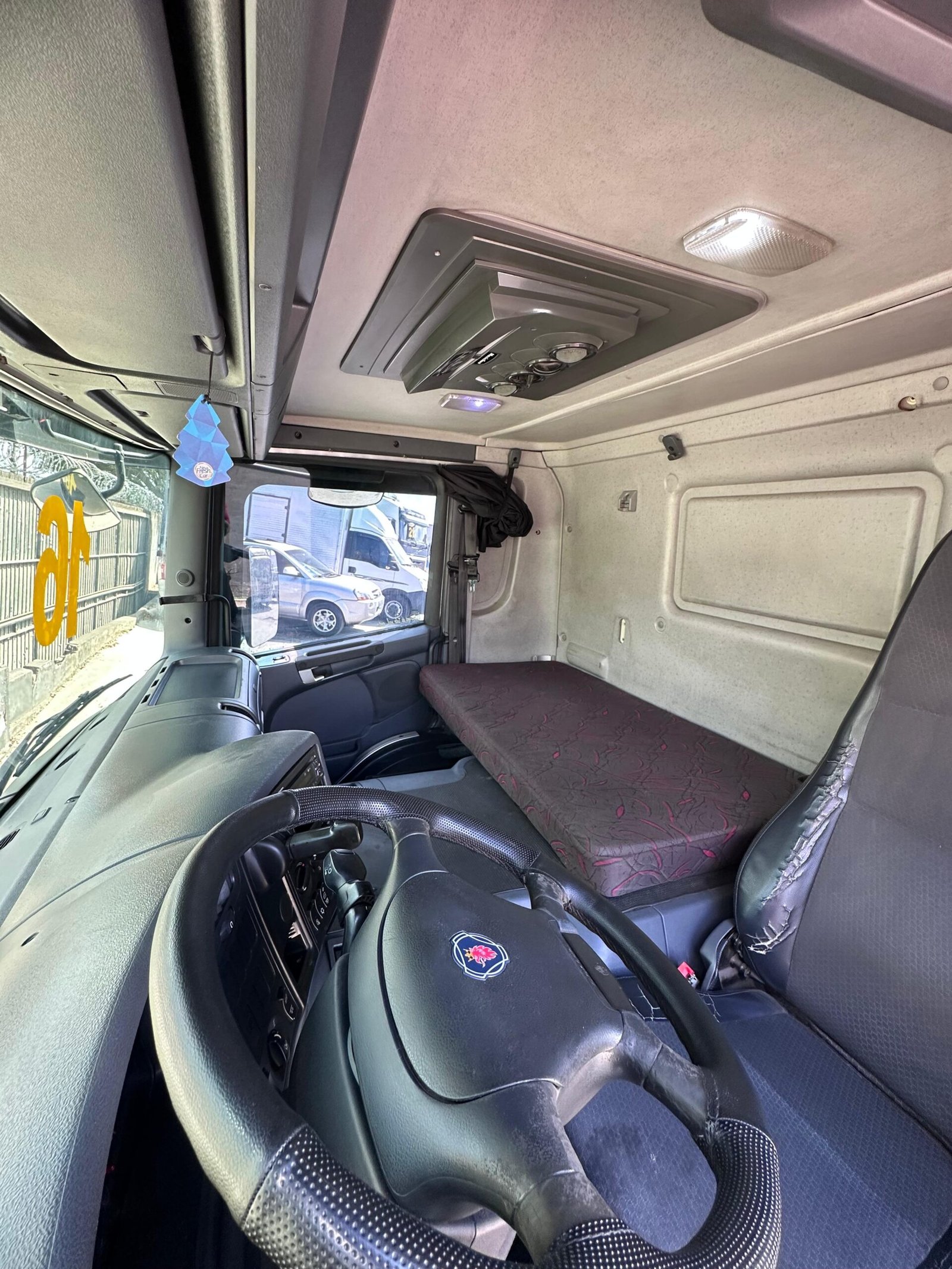 Scania P 250 6×2 2016 Automático / Baixo Km