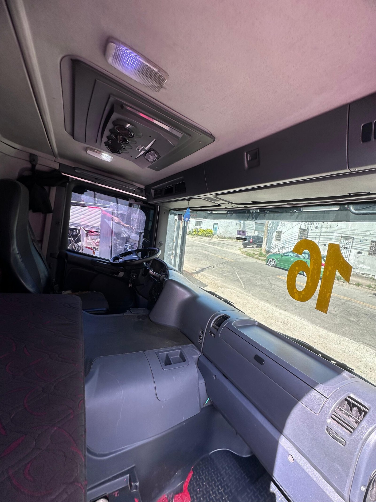 Scania P 250 6×2 2016 Automático / Baixo Km