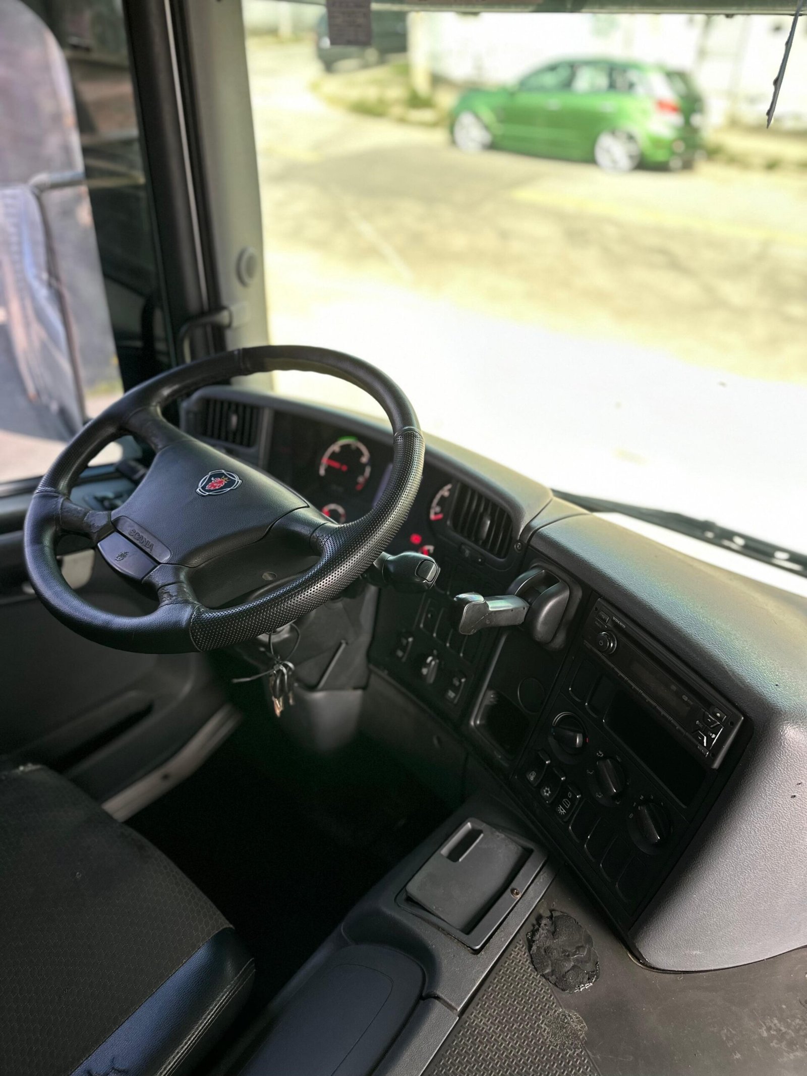 Scania P 250 6×2 2016 Automático / Baixo Km