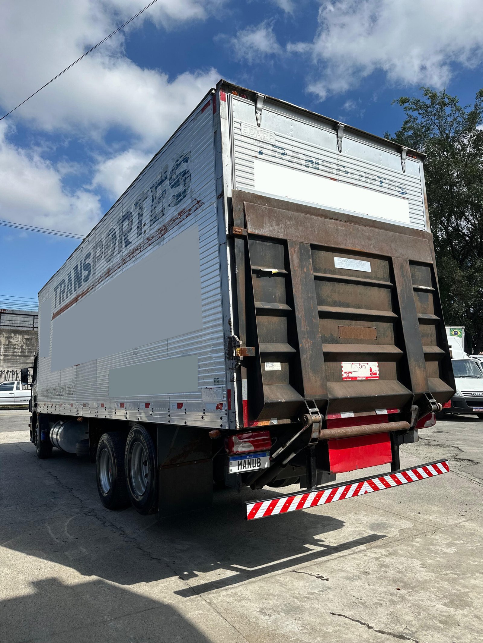 Scania P 250 6×2 2016 Automático / Baixo Km