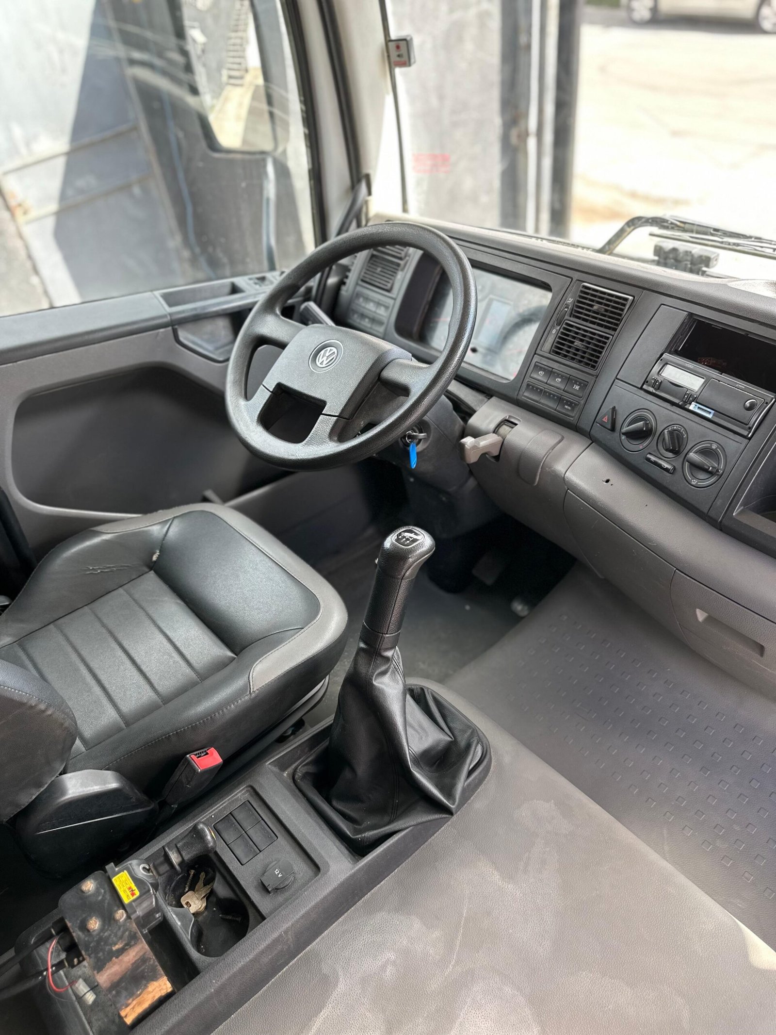 VW 31.330 6X4 2019 CAÇAMBA BASCULANTE