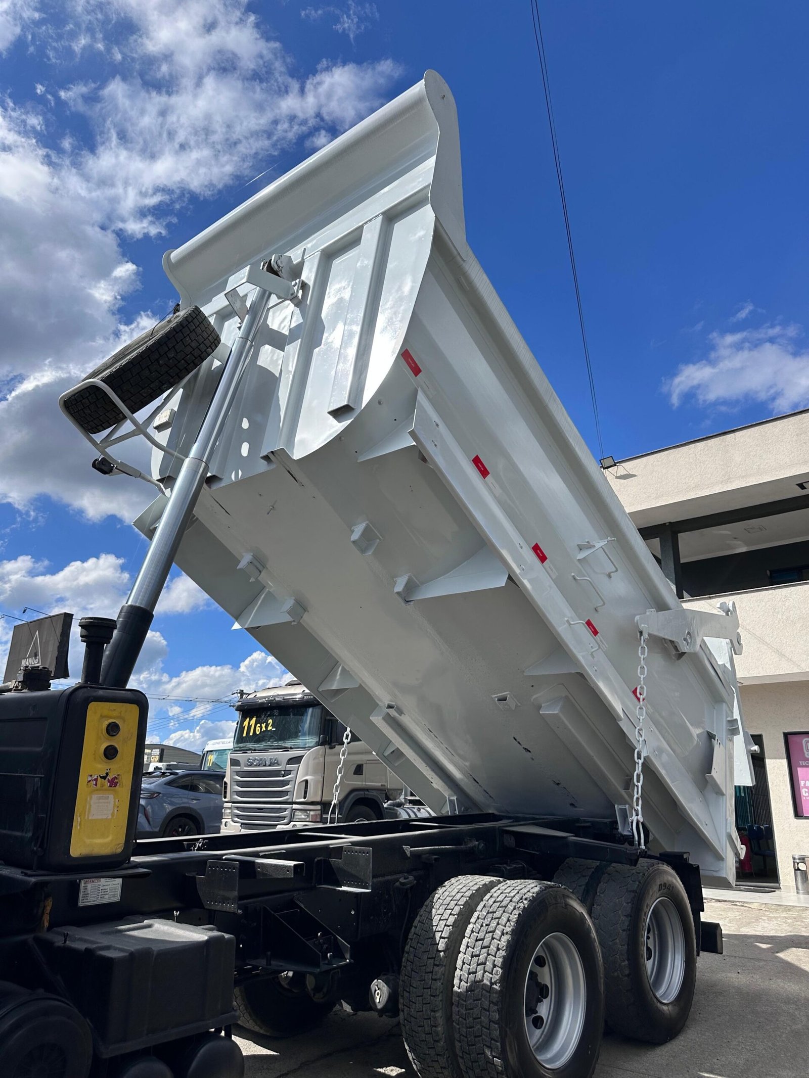 VW 31.330 6X4 2019 CAÇAMBA BASCULANTE