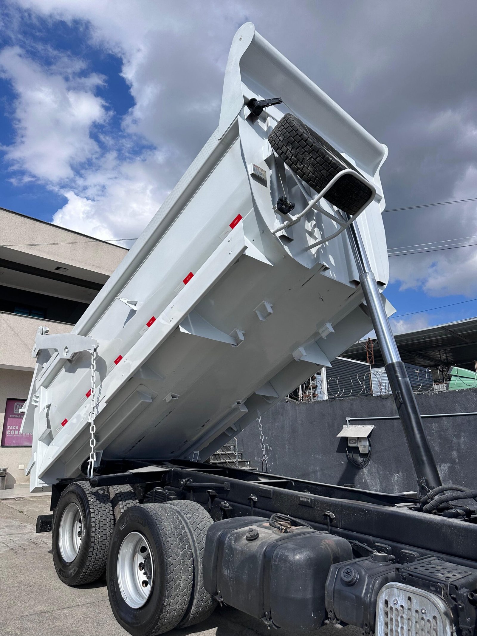 VW 31.330 6X4 2019 CAÇAMBA BASCULANTE