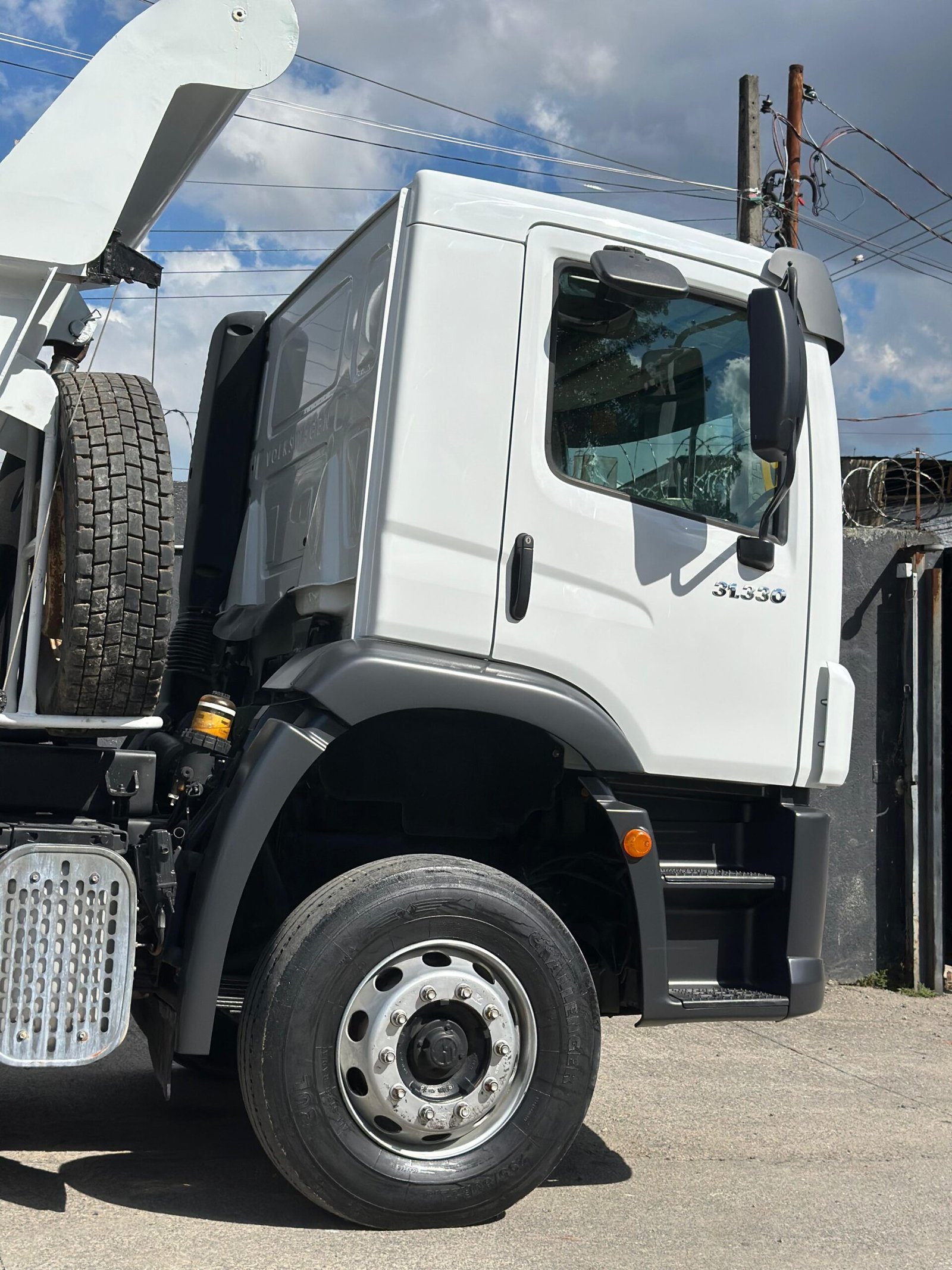 VW 31.330 6X4 2019 CAÇAMBA BASCULANTE