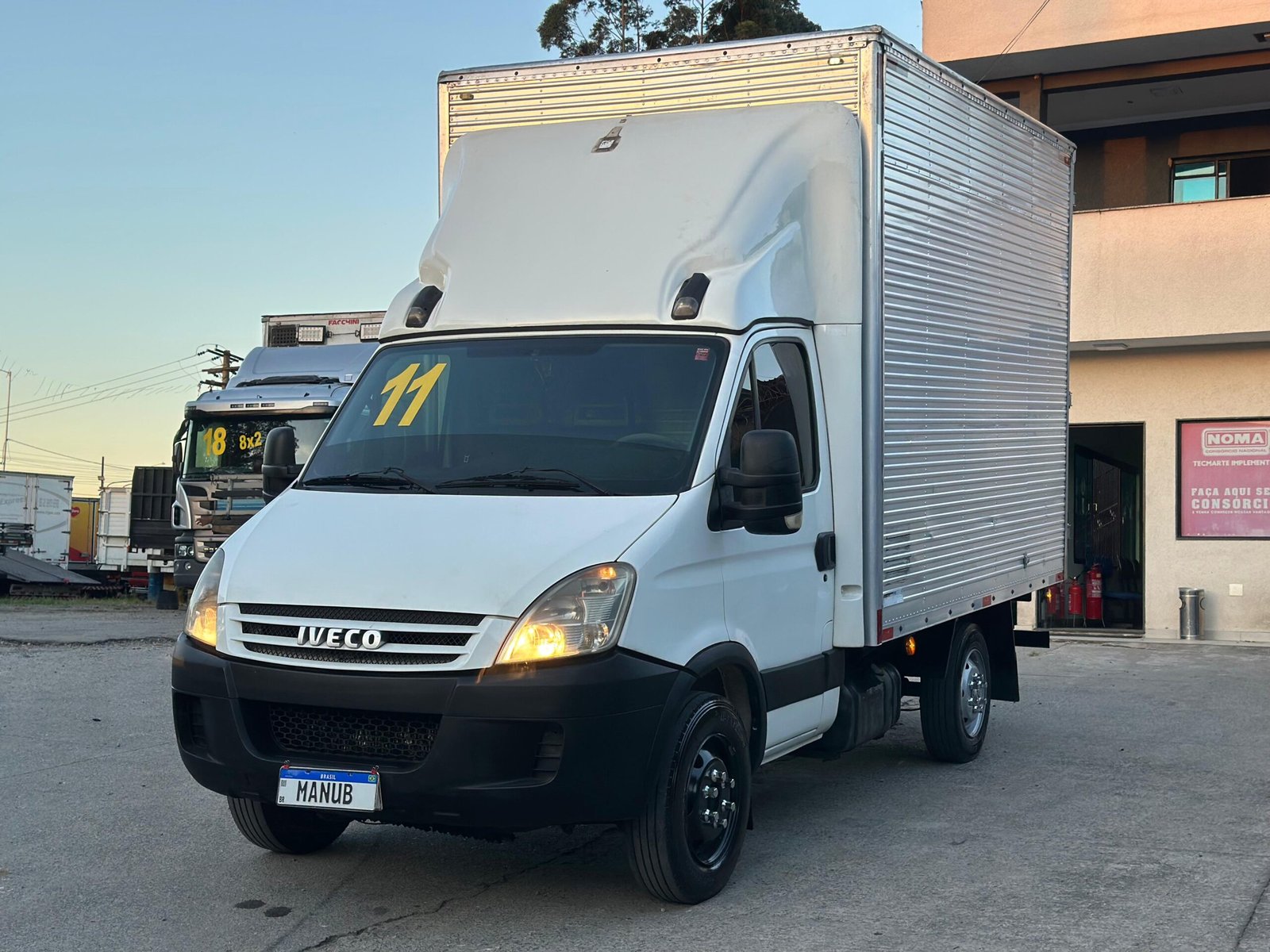 Iveco Daily 35S14 2011 Baú de 3.5M