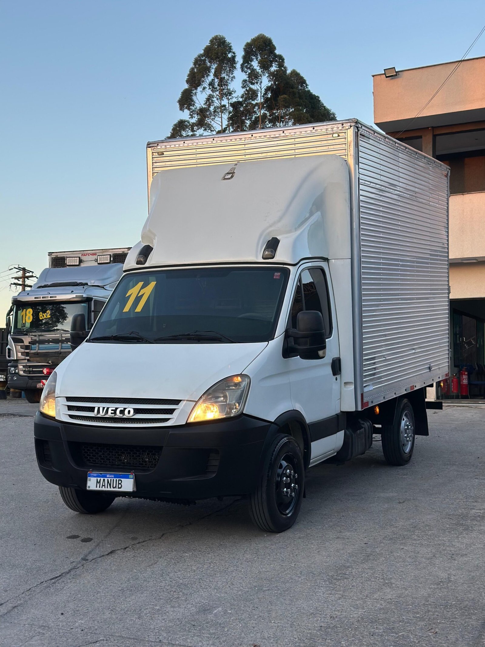 Iveco Daily 35S14 2011 Baú de 3.5M
