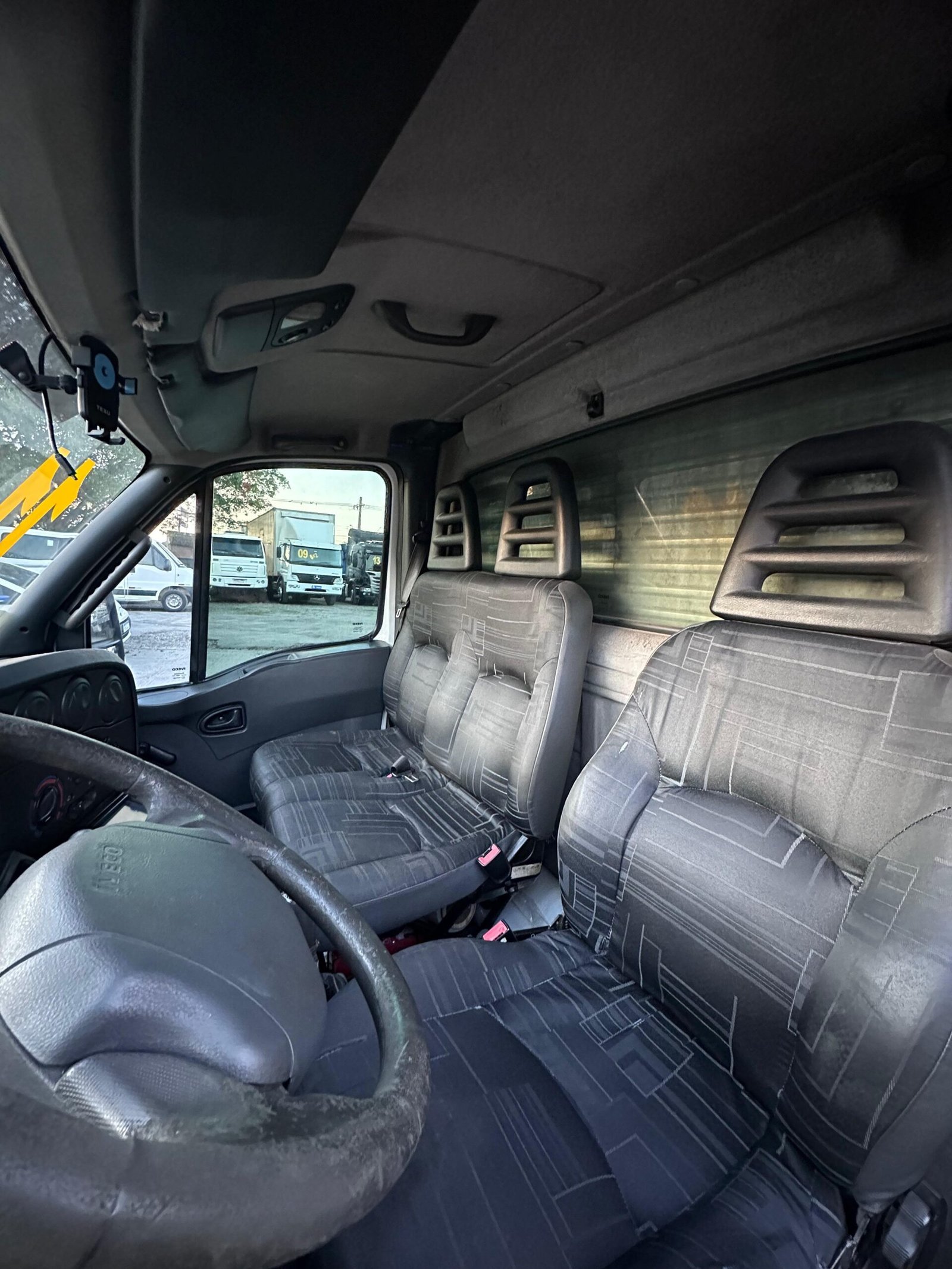 Iveco Daily 35S14 2011 Baú de 3.5M