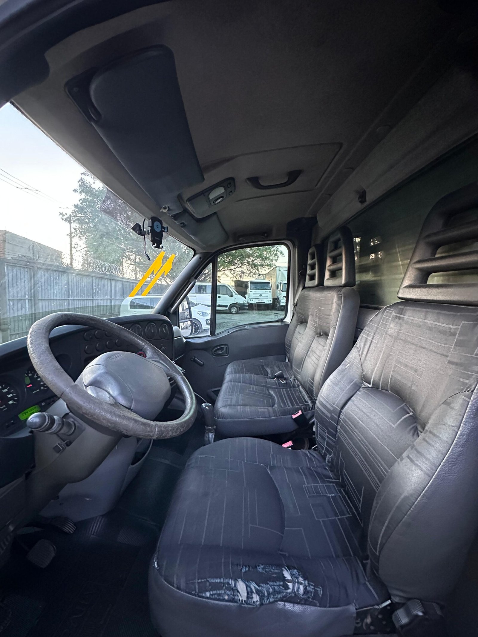 Iveco Daily 35S14 2011 Baú de 3.5M