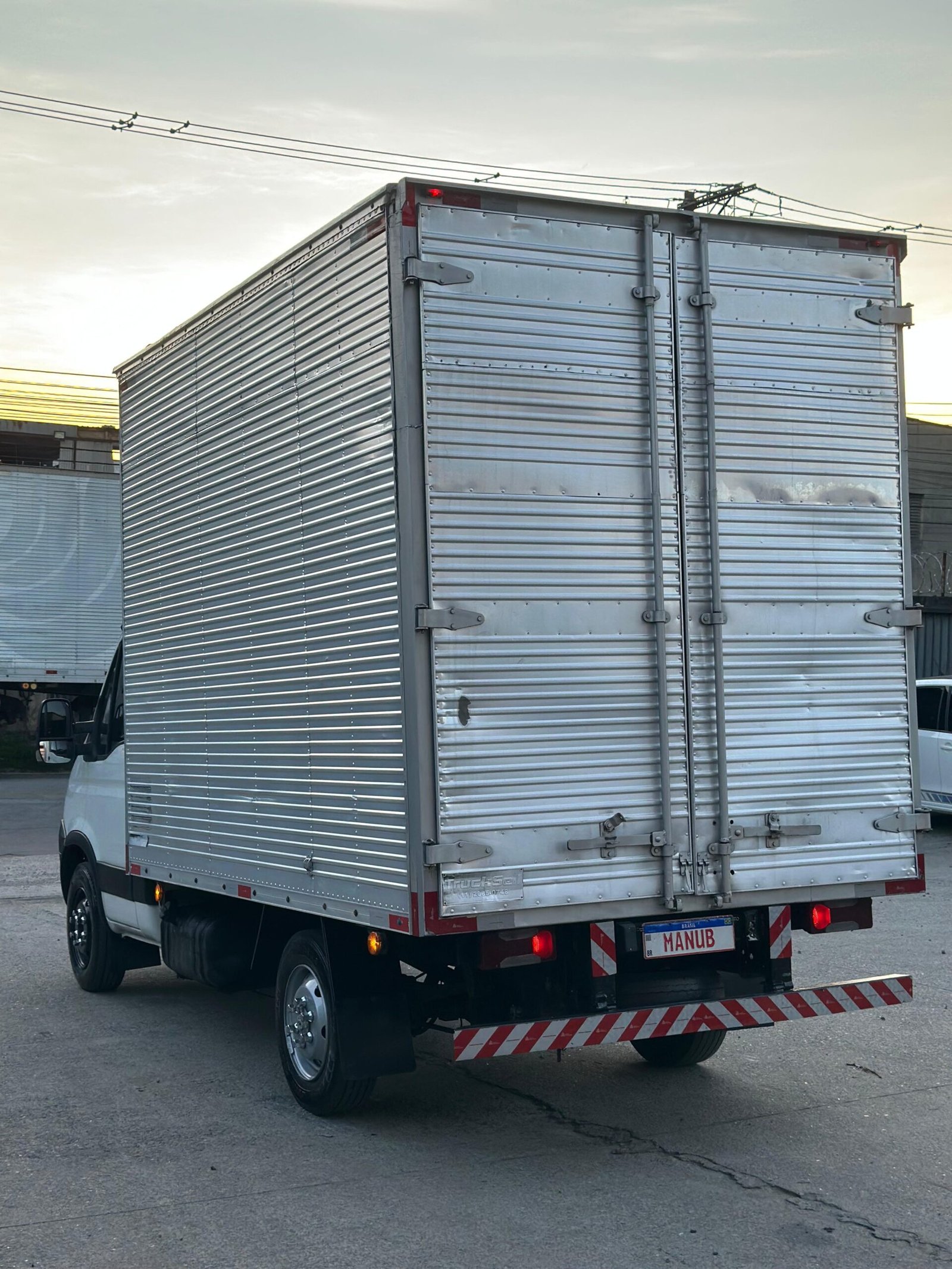 Iveco Daily 35S14 2011 Baú de 3.5M