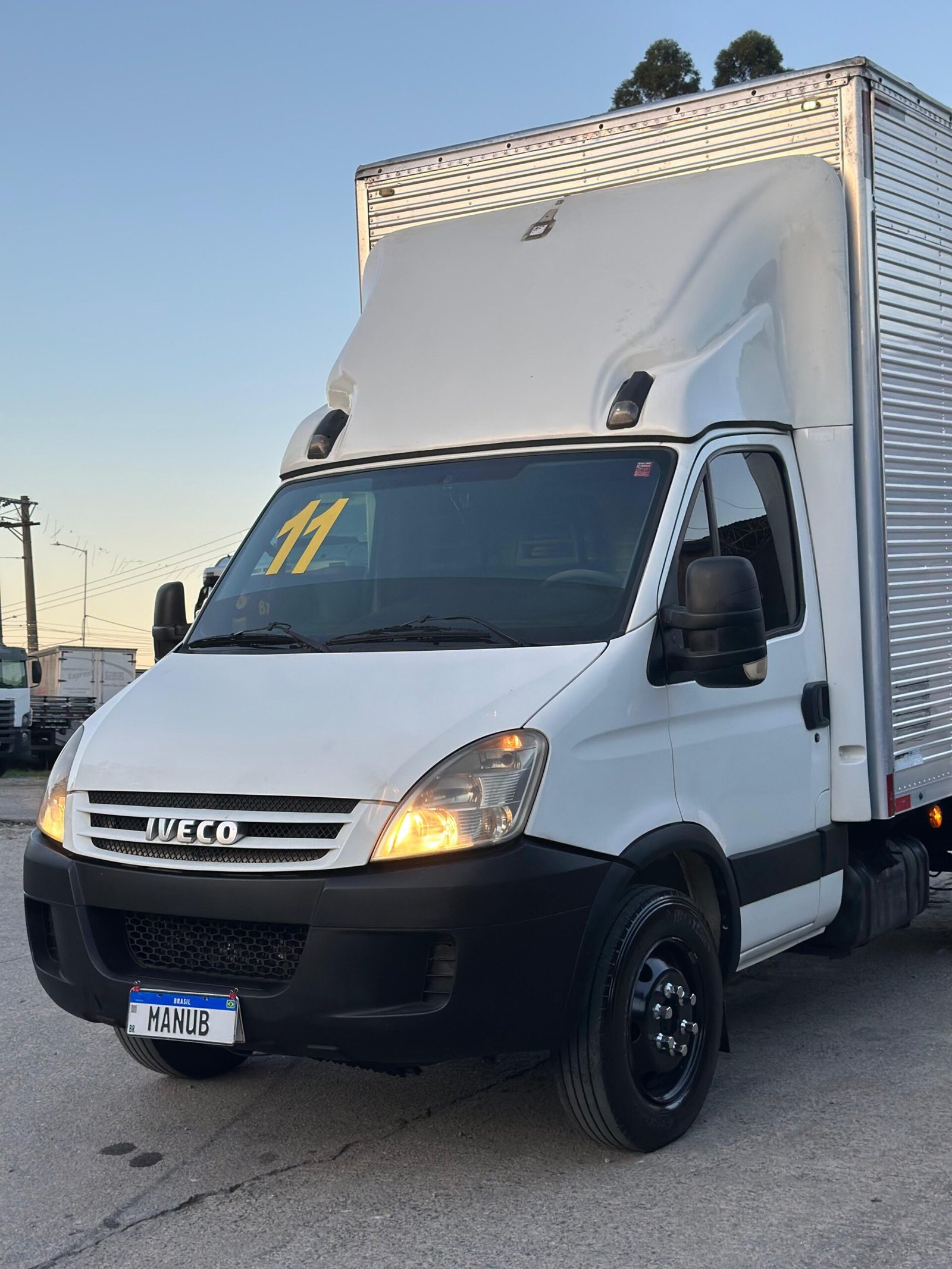 Iveco Daily 35S14 2011 Baú de 3.5M