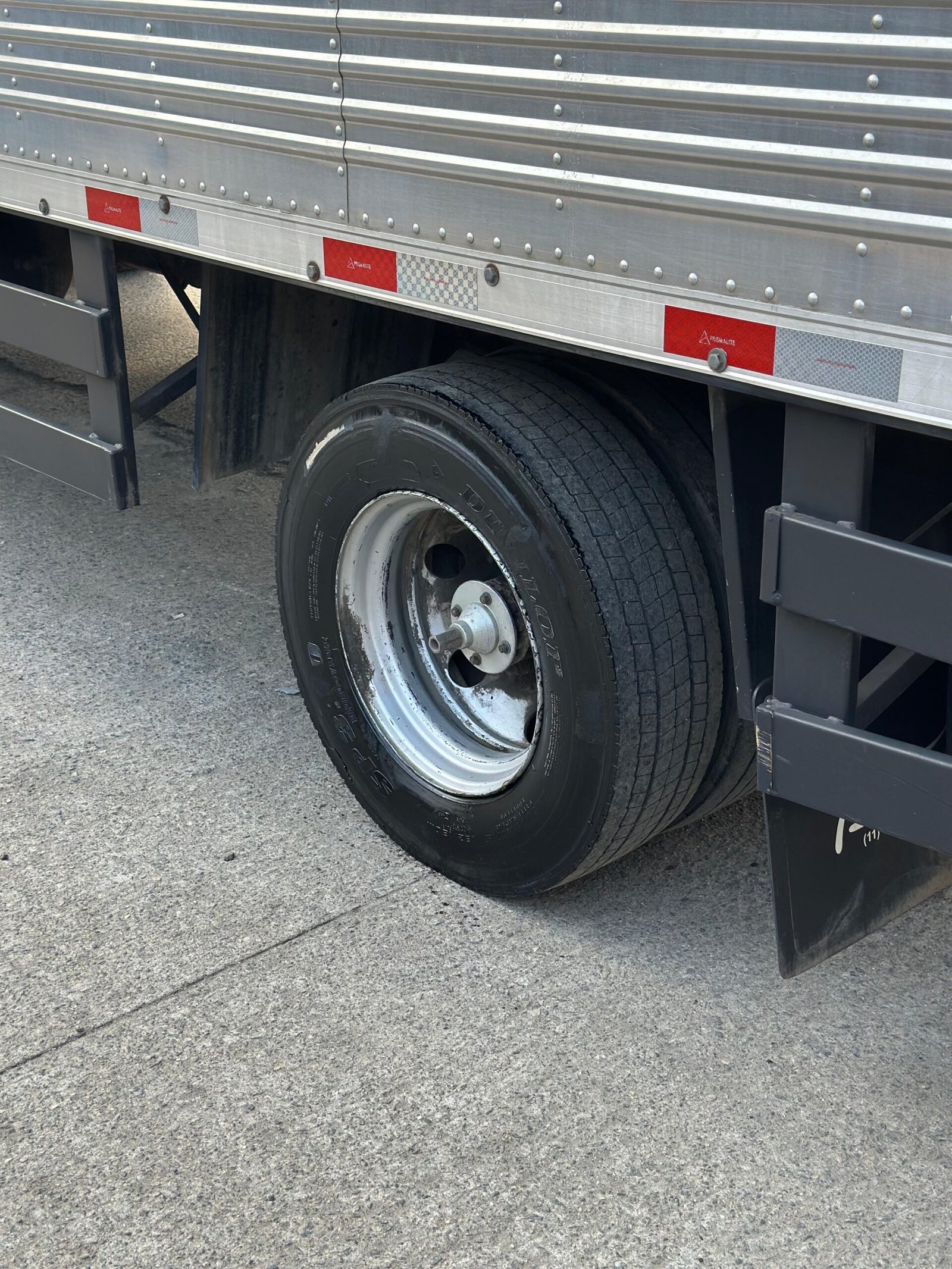Ford Cargo 816S 4×2 2013 Baú 6,20M / Baixo Km