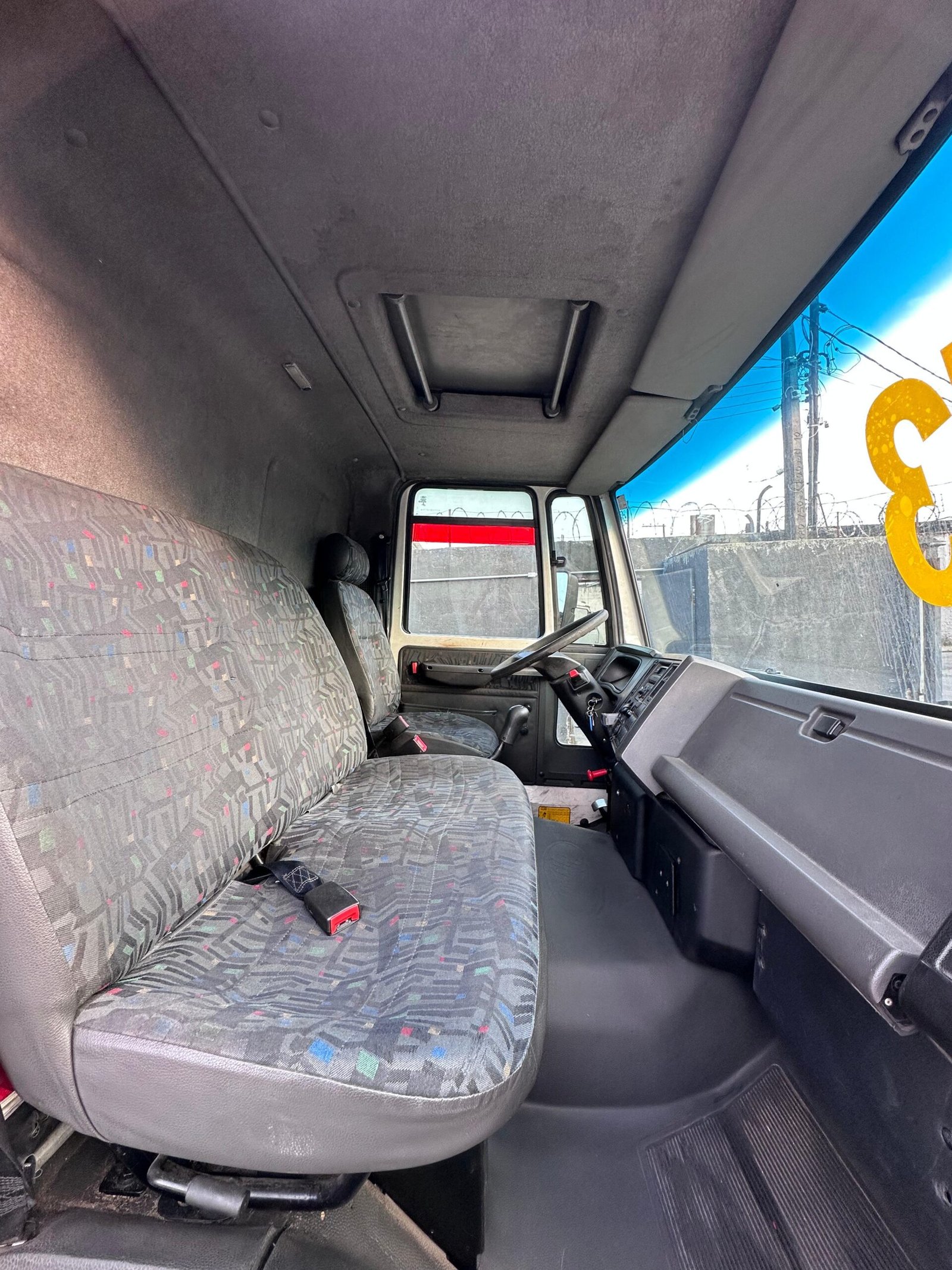 Ford Cargo 816S 4×2 2013 Baú 6,20M / Baixo Km