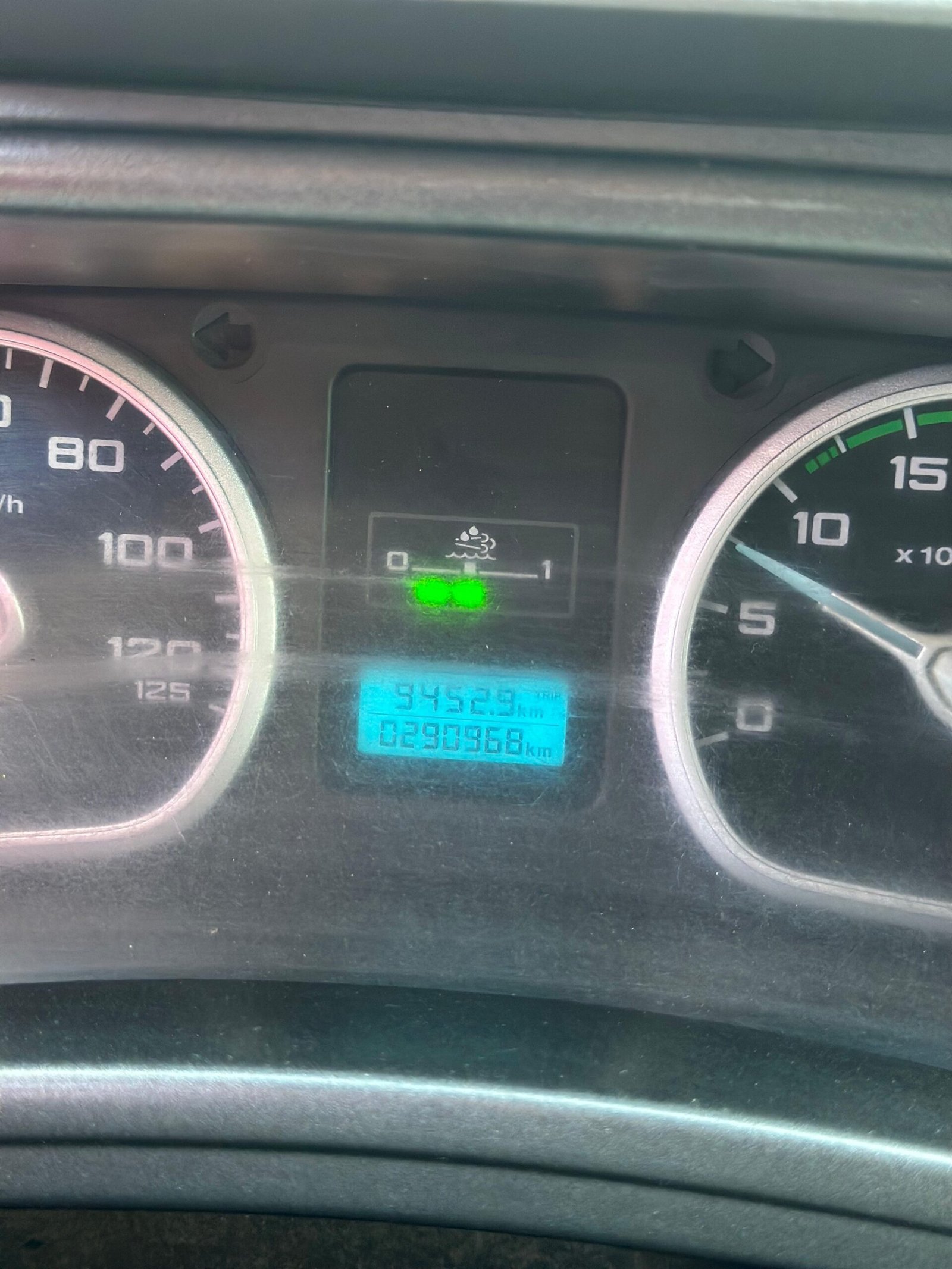 Ford Cargo 816S 4×2 2013 Baú 6,20M / Baixo Km