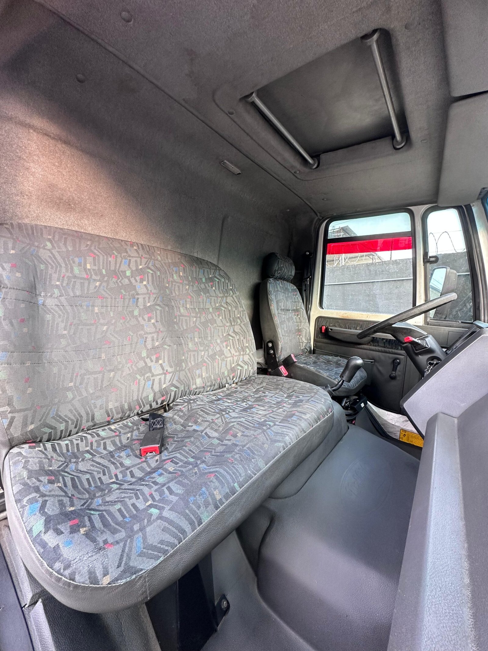 Ford Cargo 816S 4×2 2013 Baú 6,20M / Baixo Km