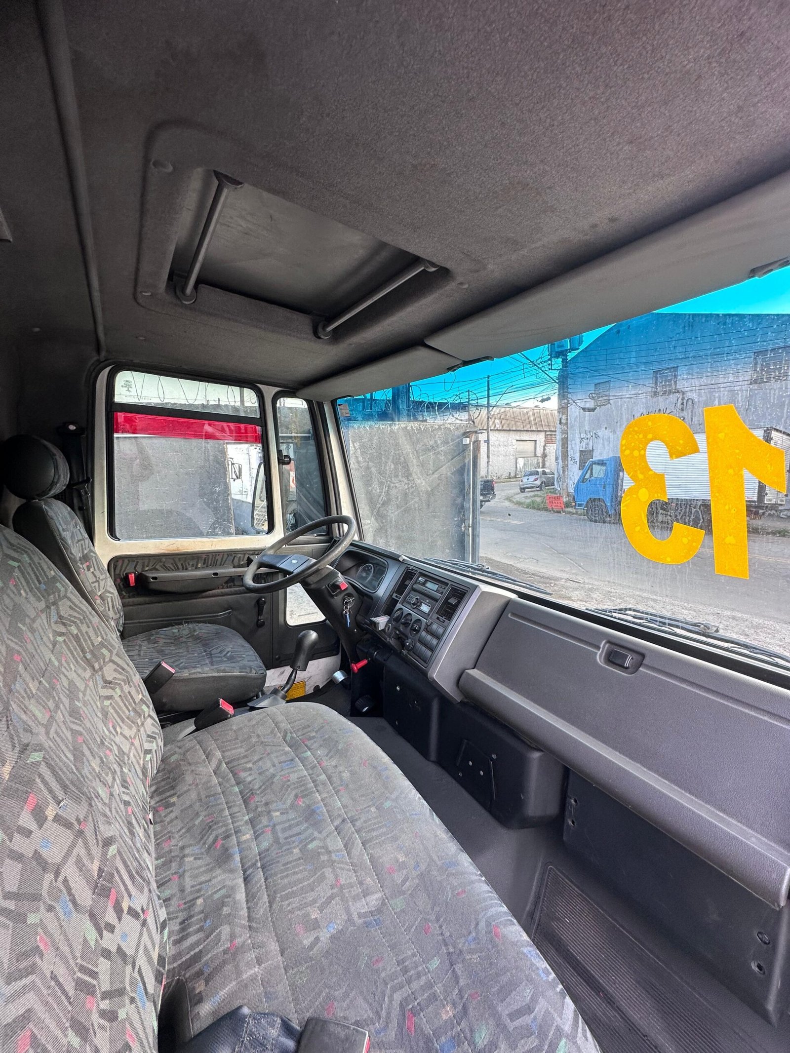 Ford Cargo 816S 4×2 2013 Baú 6,20M / Baixo Km