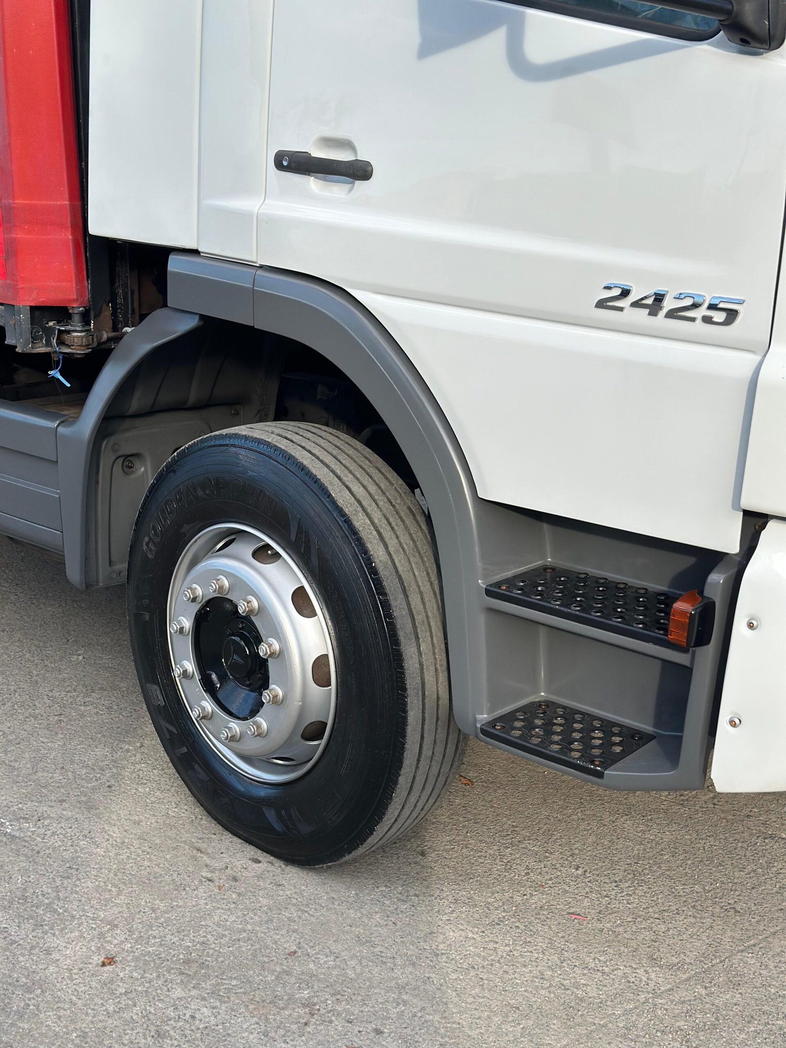Atego 2425 6×2 2009 Sider de 8.70M x 3.10M