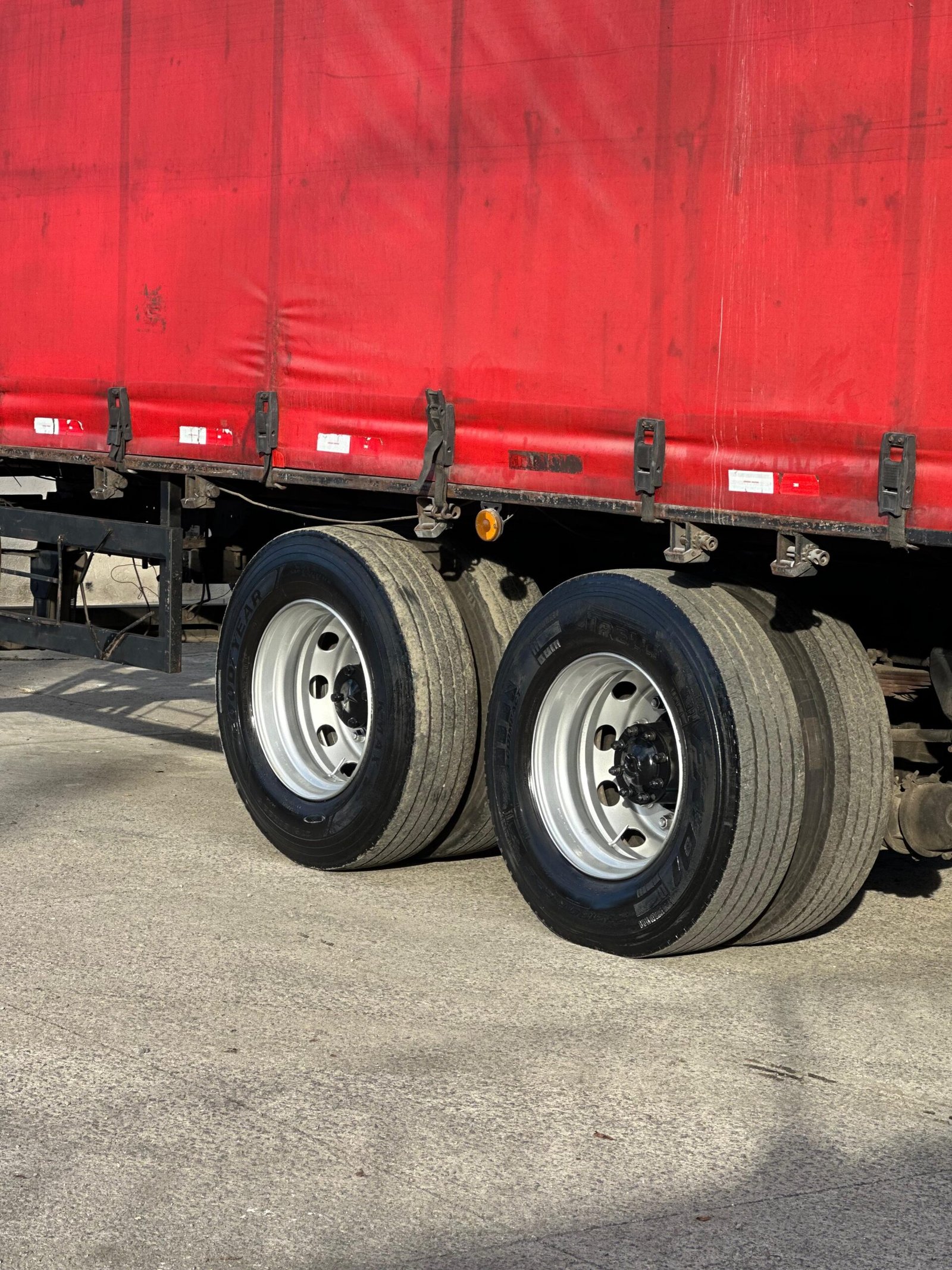 Atego 2425 6×2 2009 Sider de 8.70M x 3.10M