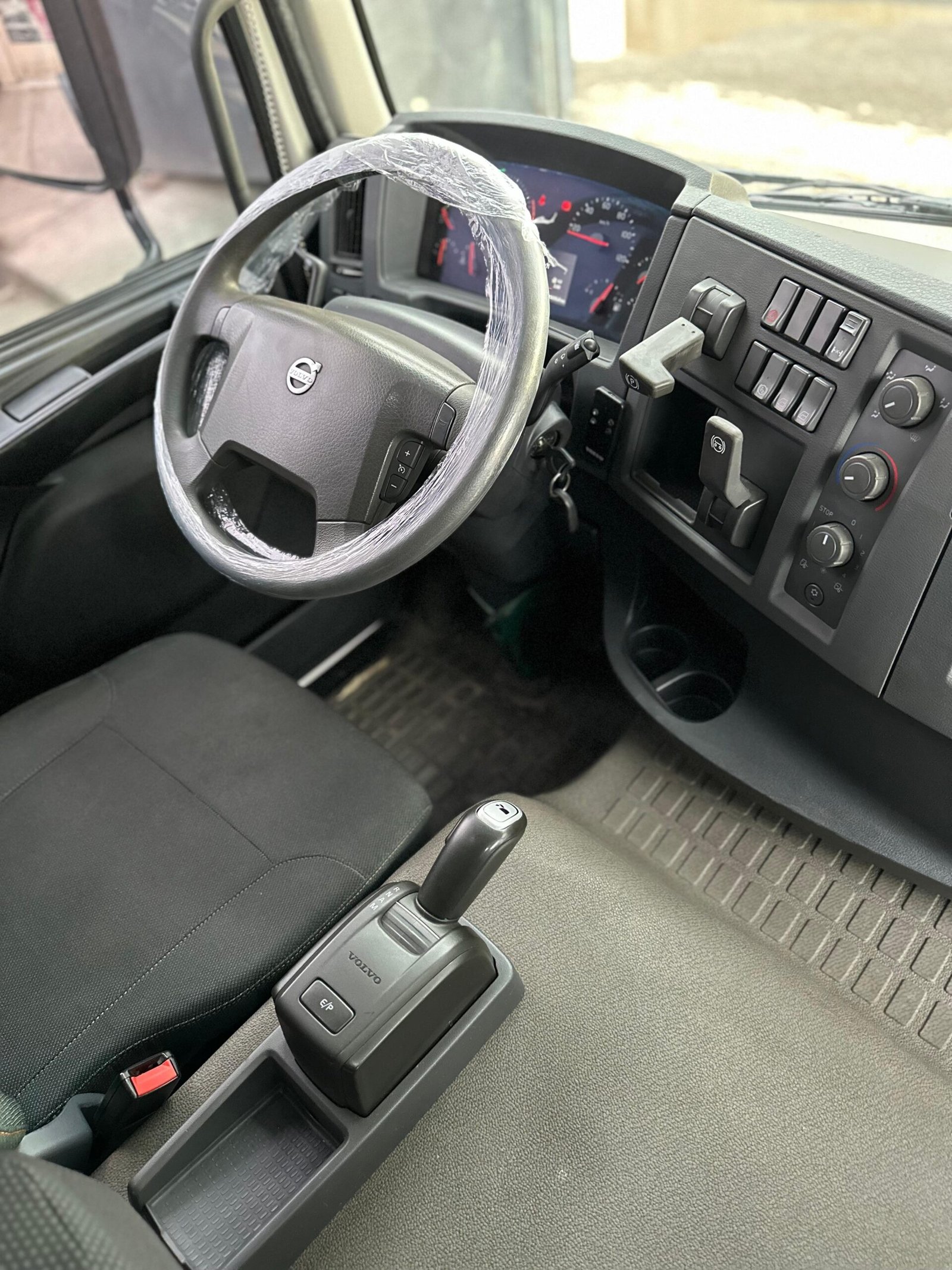 Volvo VM 360 4×2 2024