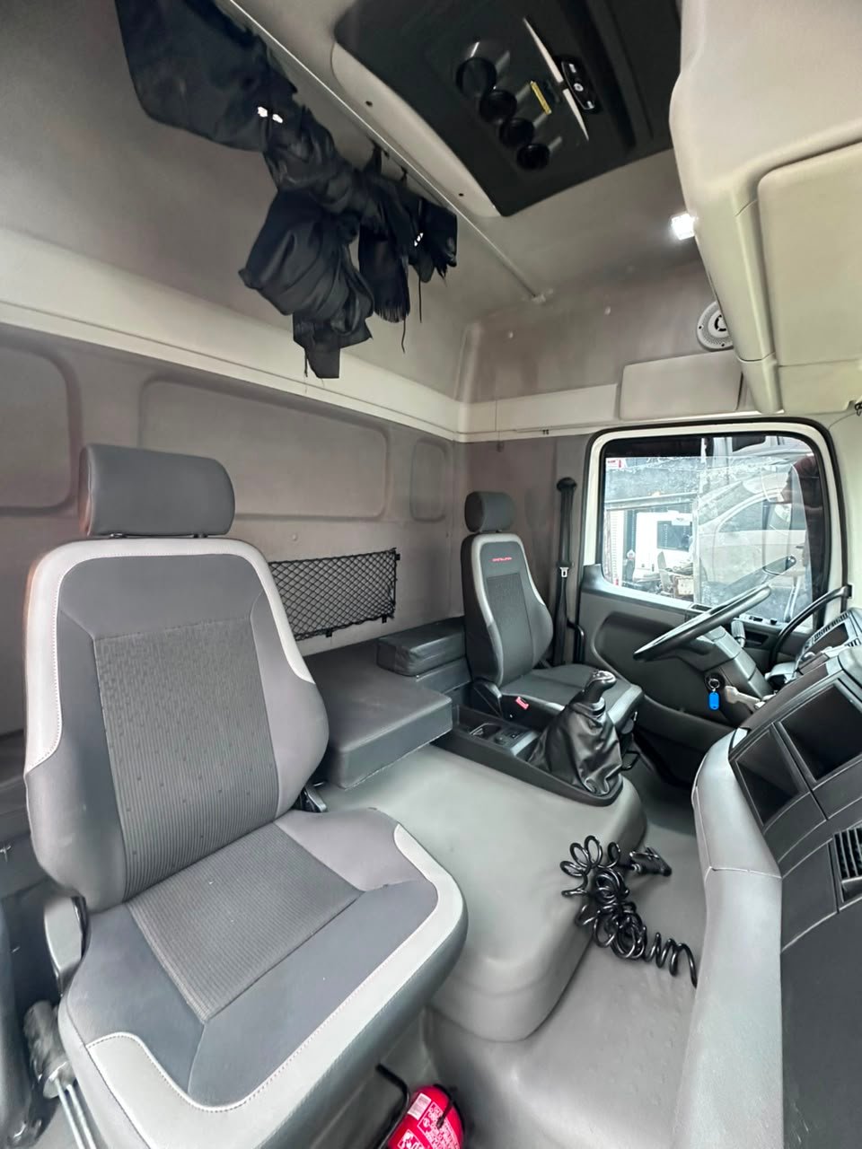 Vw 24280 6×2 2021 Teto Alto, Automático E Baú De 8.5m