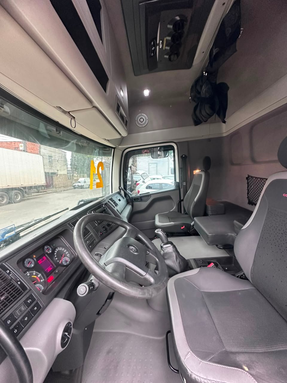 Vw 24280 6×2 2021 Teto Alto, Automático E Baú De 8.5m