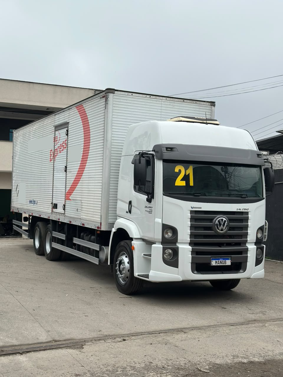 Vw 24280 6×2 2021 Teto Alto, Automático E Baú De 8.5m