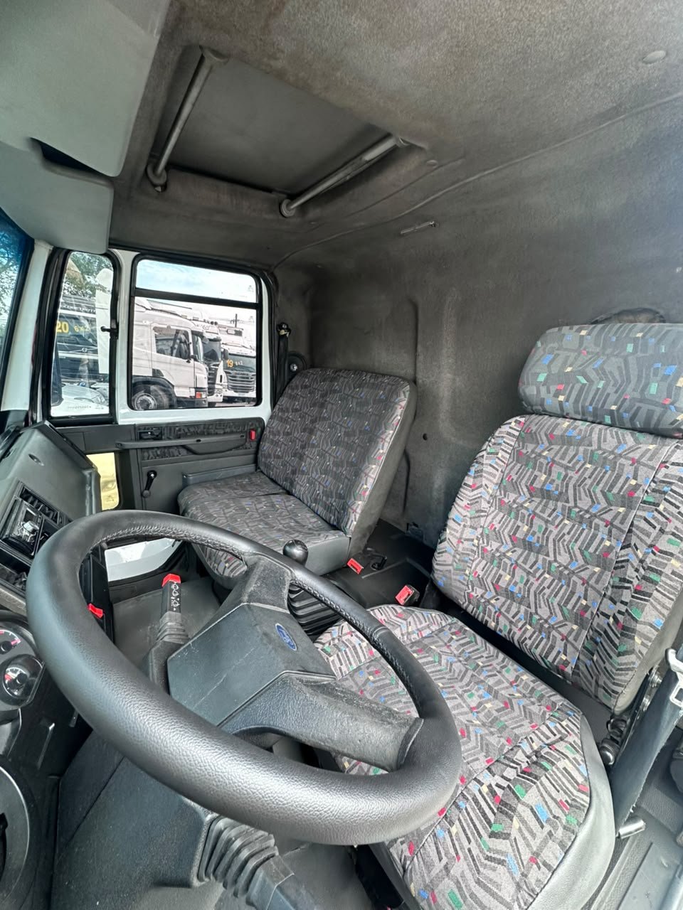 Ford Cargo 815 4×2 2003 Baú De 5.50m Caminhão 3/4