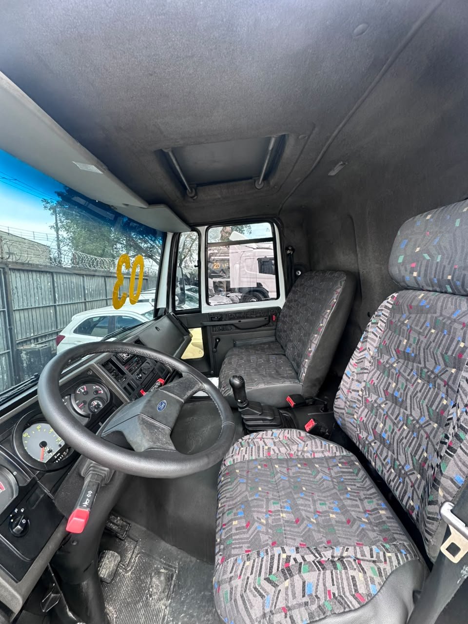 Ford Cargo 815 4×2 2003 Baú De 5.50m Caminhão 3/4
